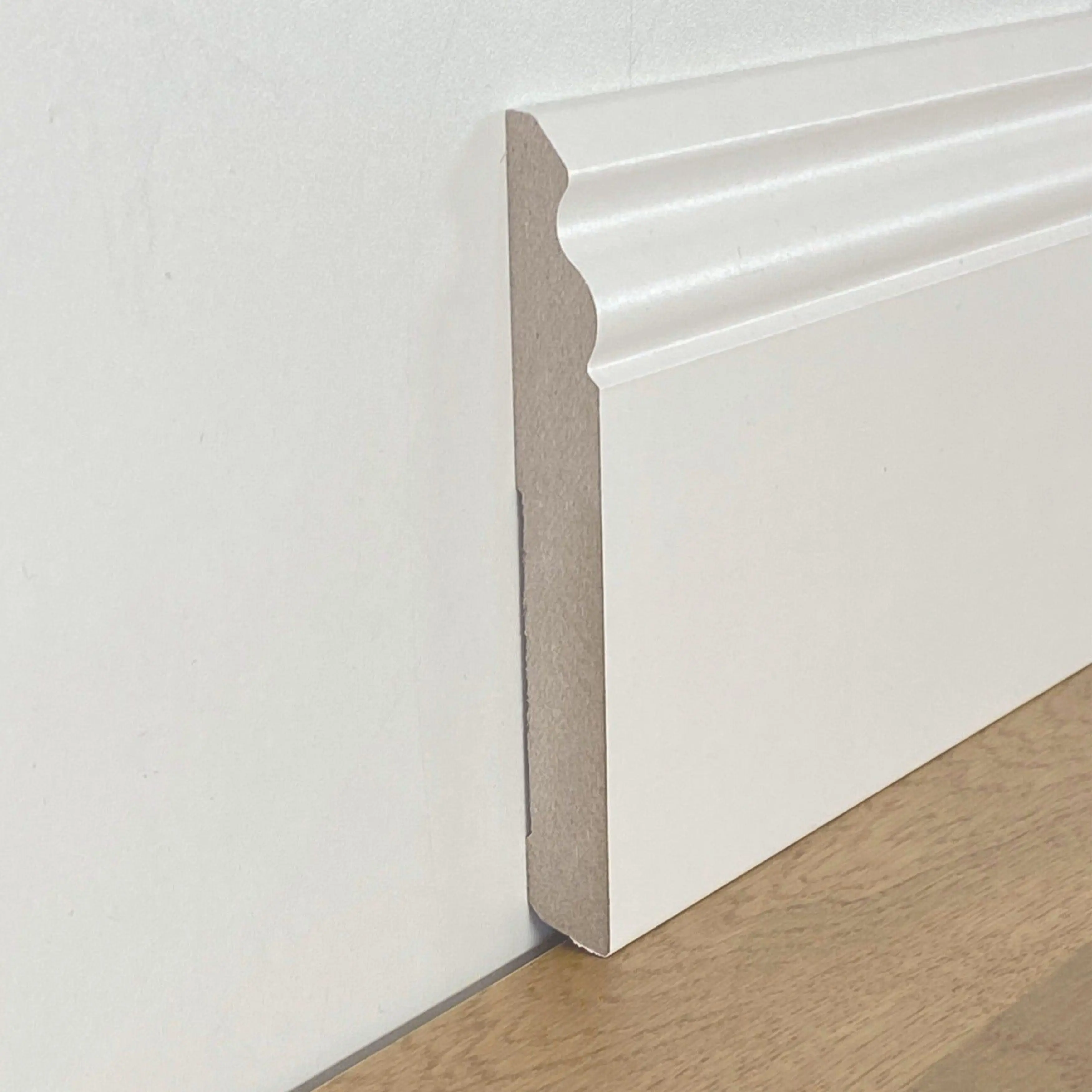 White Primed MDF Baseboard Pine Wood Finger Joint Mouldings Skirting Board
