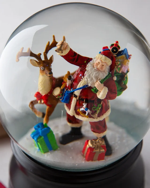Classic Christmas Theme Music Christmas Tree Snow Globe Shape Musical Water Globes for Souvenir Gift