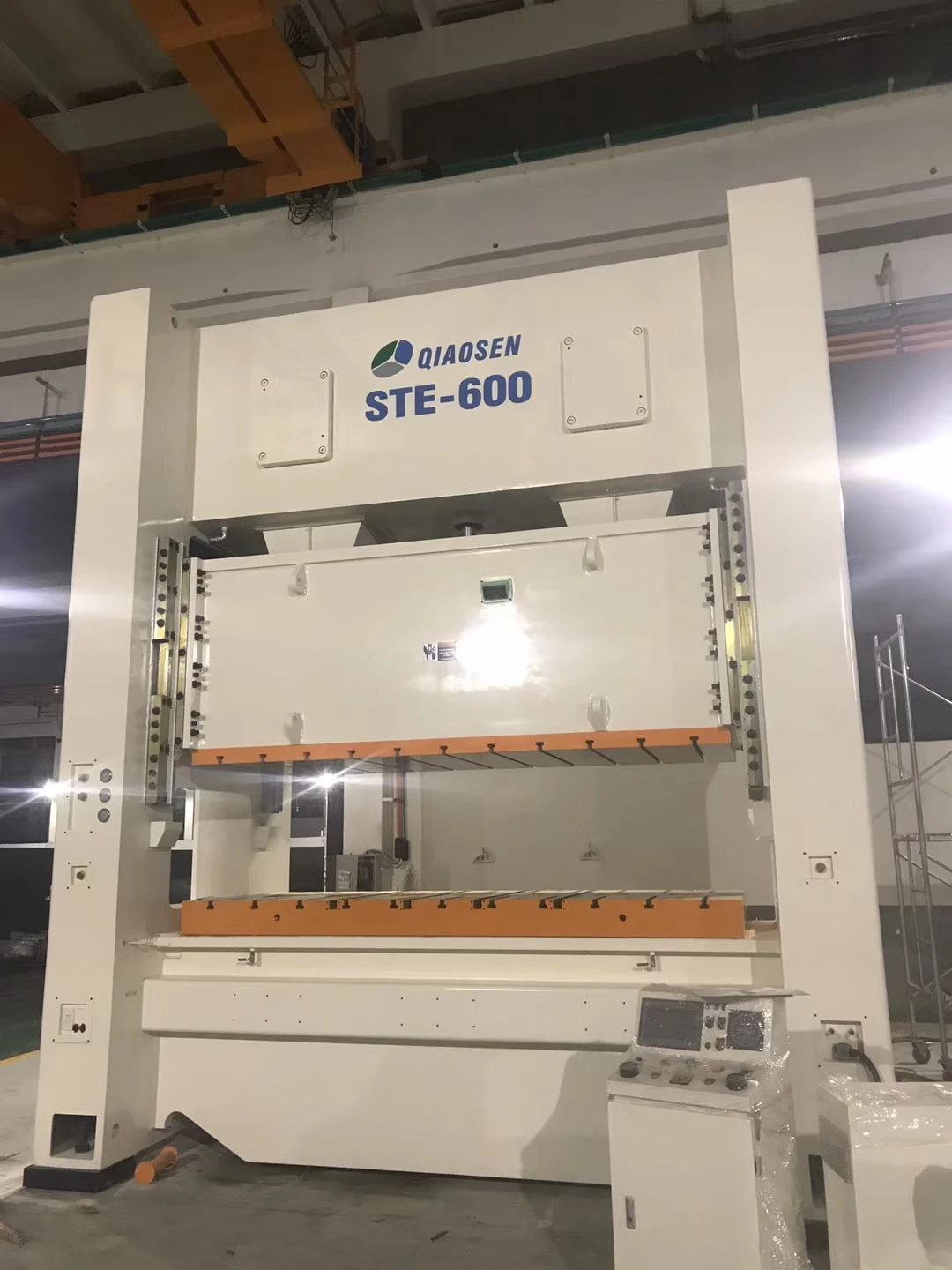 Automatic press car body making machine pneumatic stamping machine with Japan technology