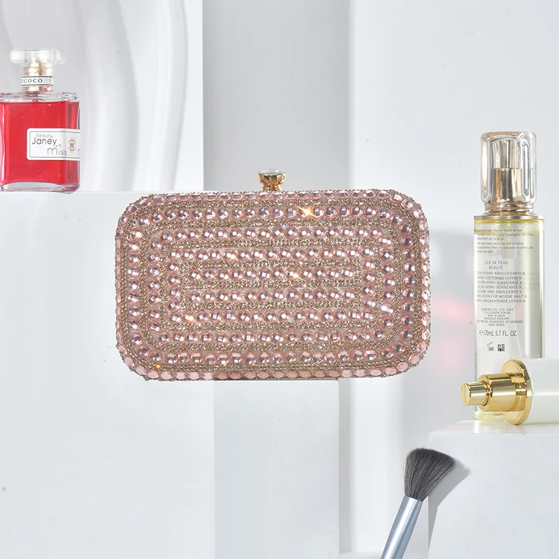 Прямоугольный клатч со стразами