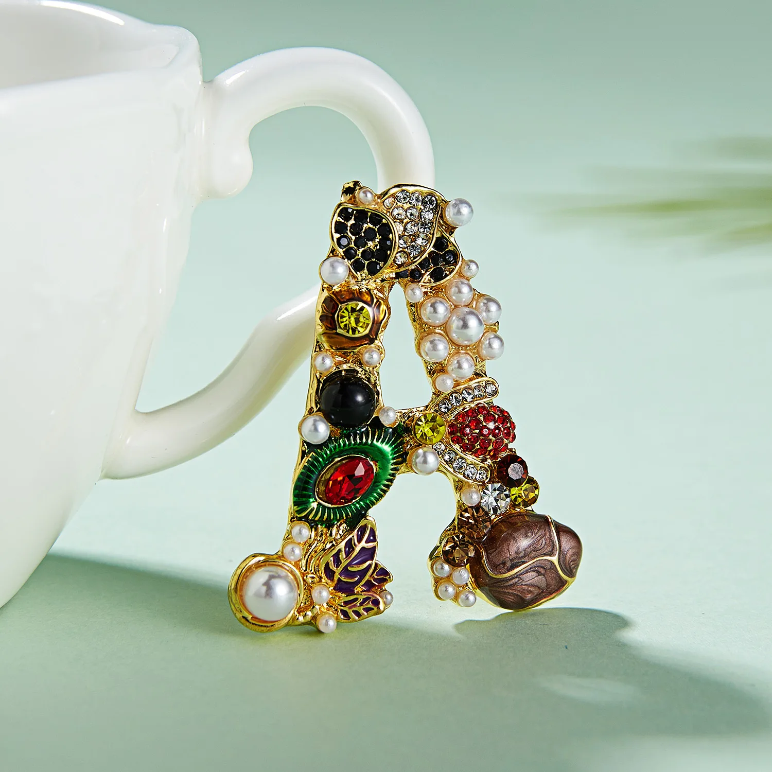 New Letter Pearl Brooch Fashion Wild Rhinestone Painting Oil Flowers Letter Brooch Pins for Women Girls