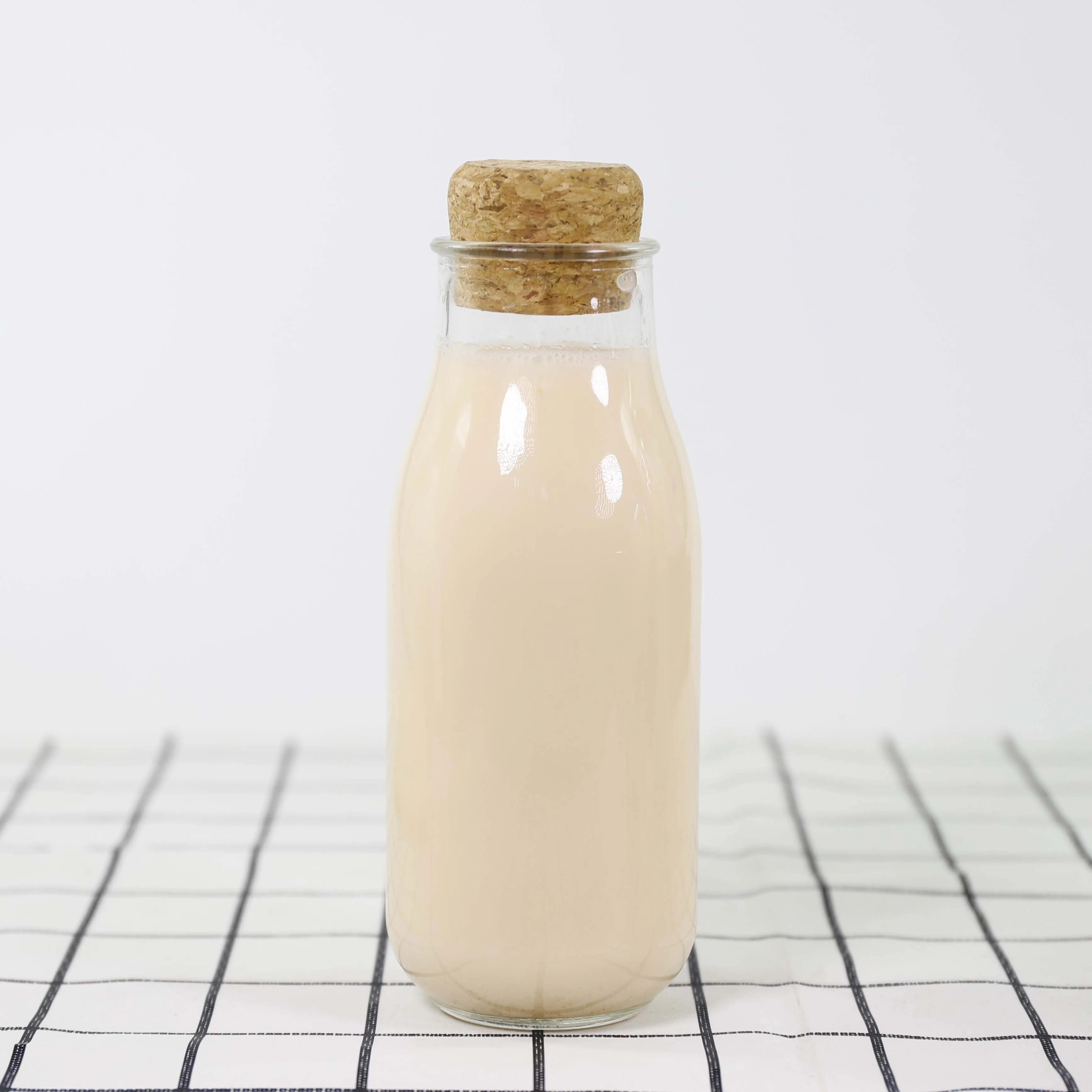 Factory outlet sale recyclable 300ml glass milk bottle with cork