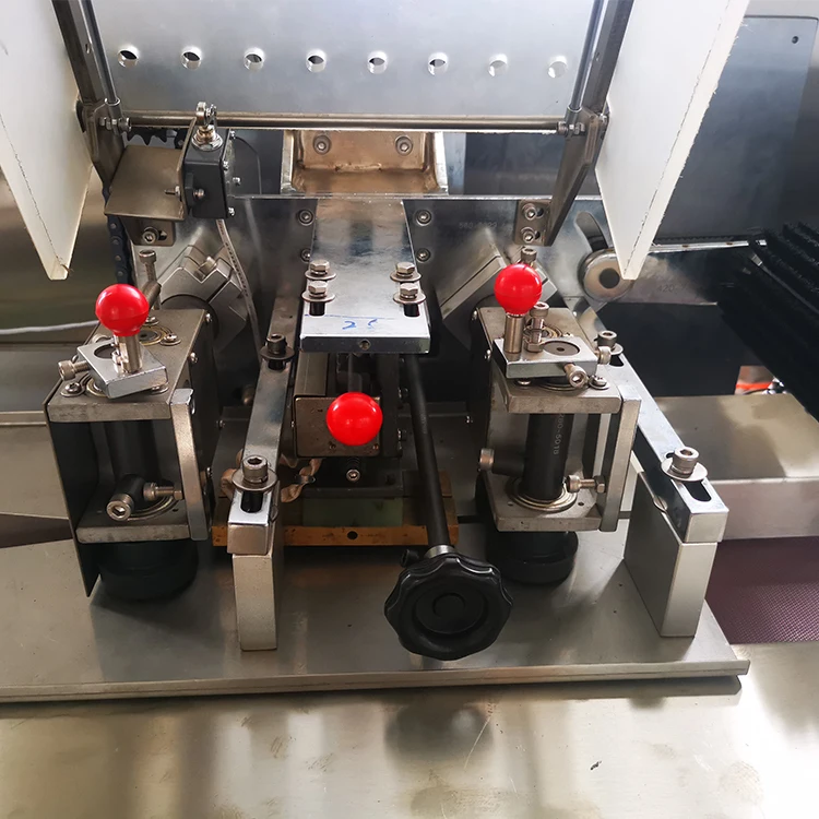 OEM New automatic pillow flow packing machine for Food and Daily necessities or Hardware package machine