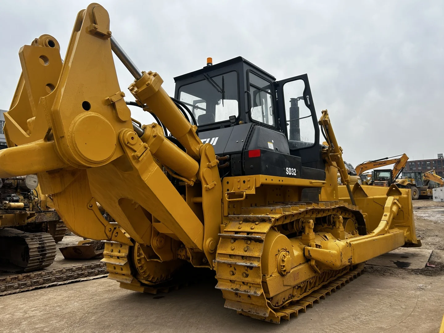 Used Shantui SD32 Bulldozer Made in China Shantui Bulldozer SD16 SD22 Hot Sale