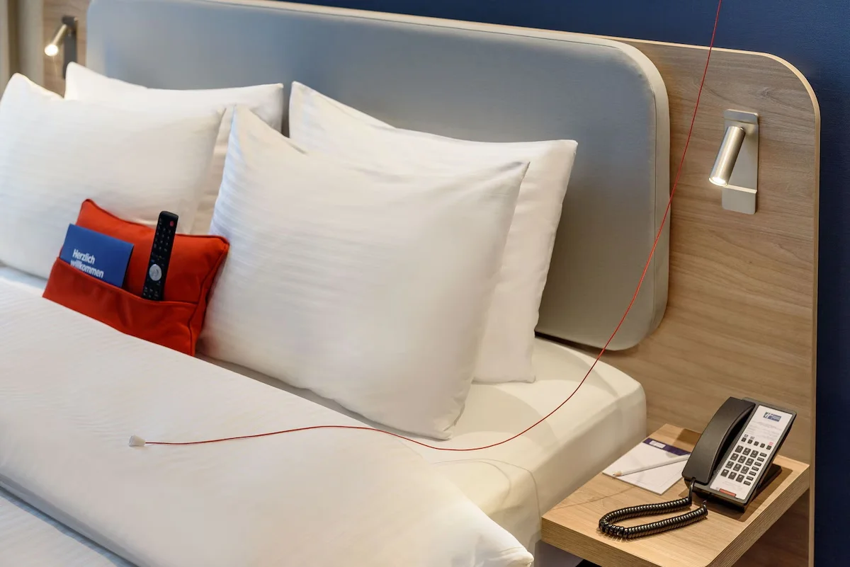 Germany Hotel Furniture King Queen Size Modern Bedroom Sets Holiday Inn Express By IHG