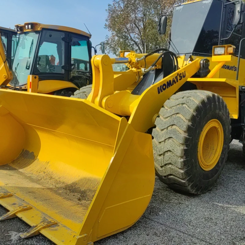Максимизировать потенциал вашей фермы с Komatsu W380 сочетая характеристики насоса и долговечность коробки передач.