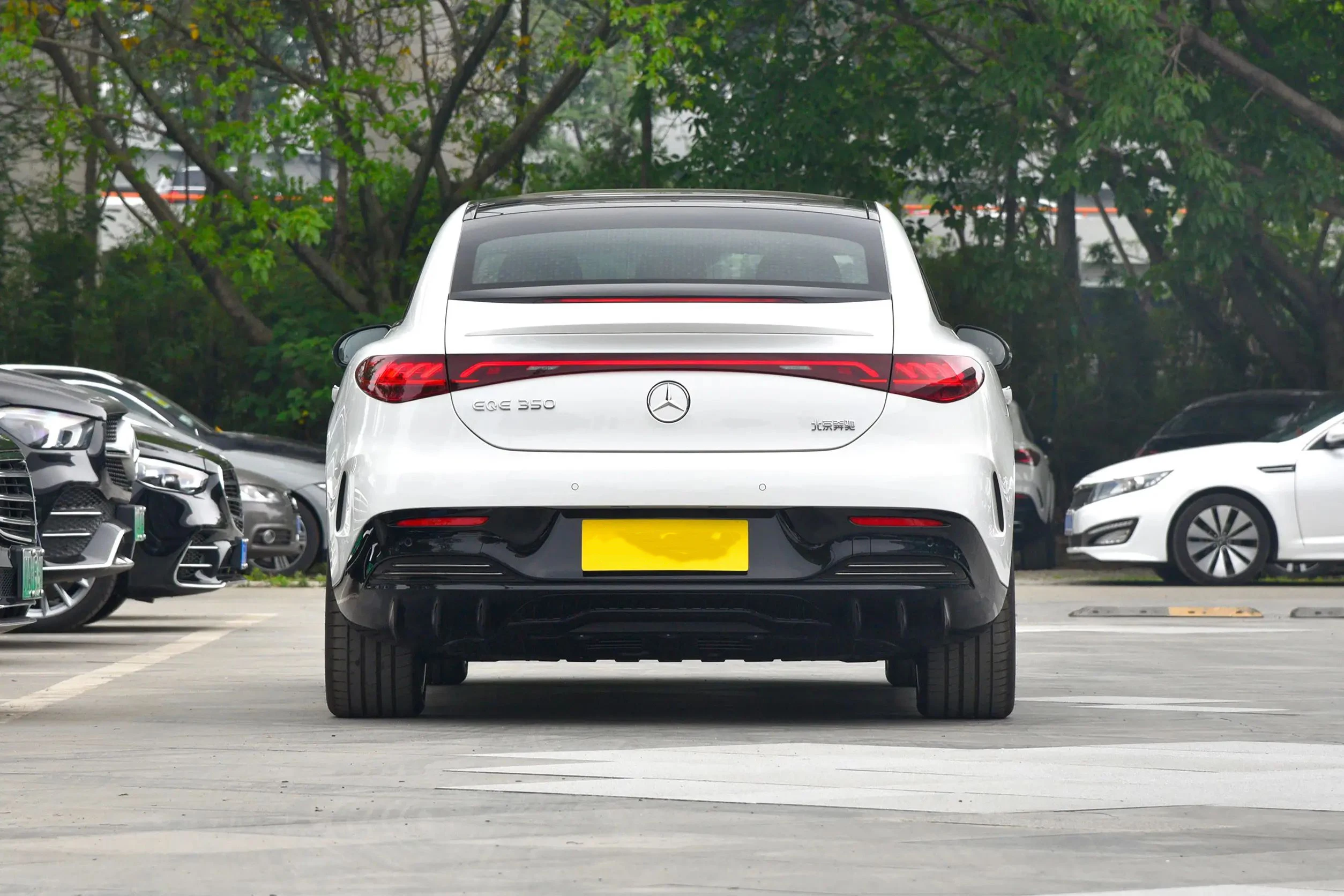 Mercedes Benz Eqe 350 2024 Middle and Large Car 752 EV Range 292Ps  4 Door 5 Seat Sedan 215Kw 180Kmh for Sale