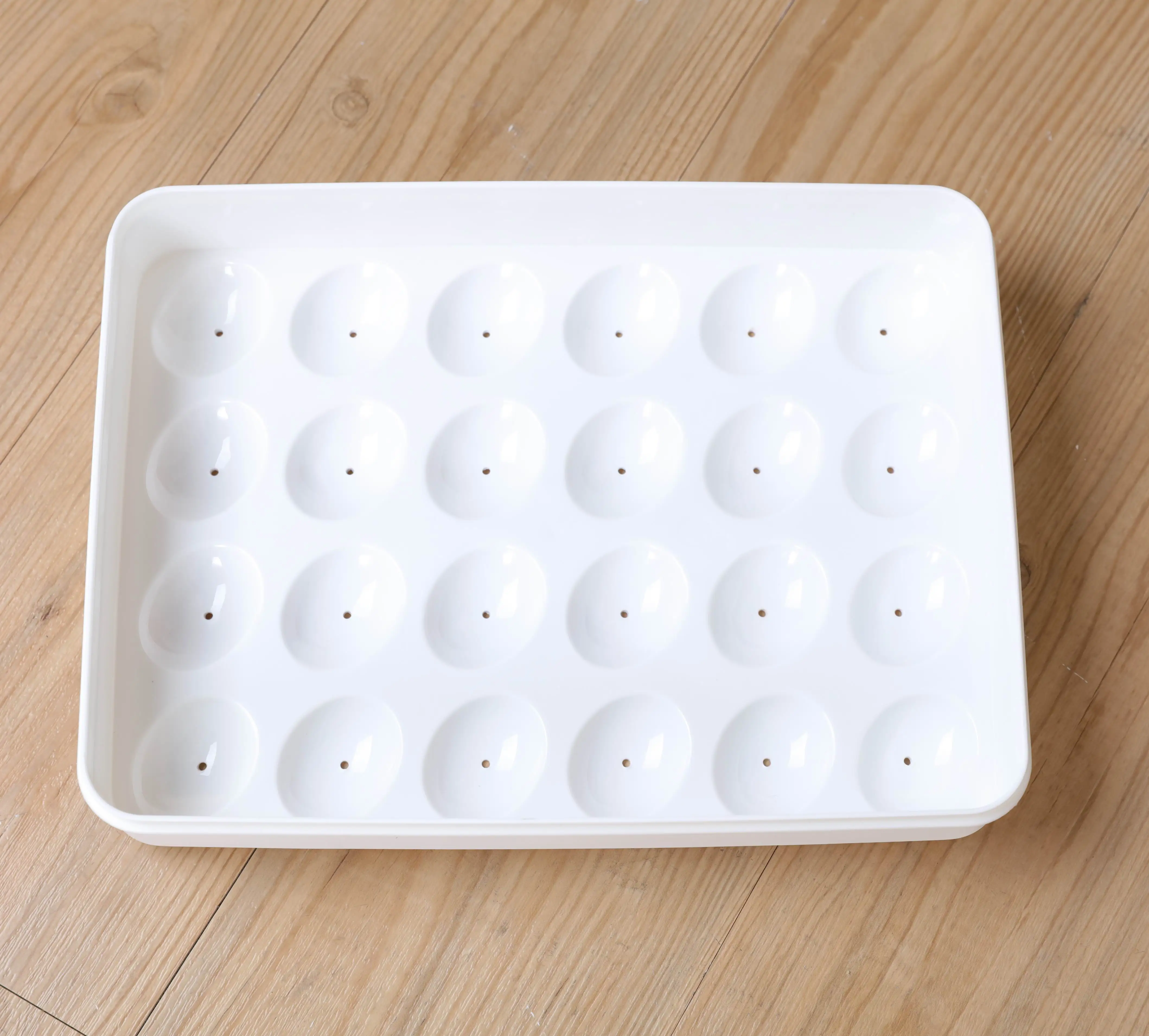 2022 new design Egg storage container Refrigerator with 24 compartment food grade crisper kitchen egg storage container