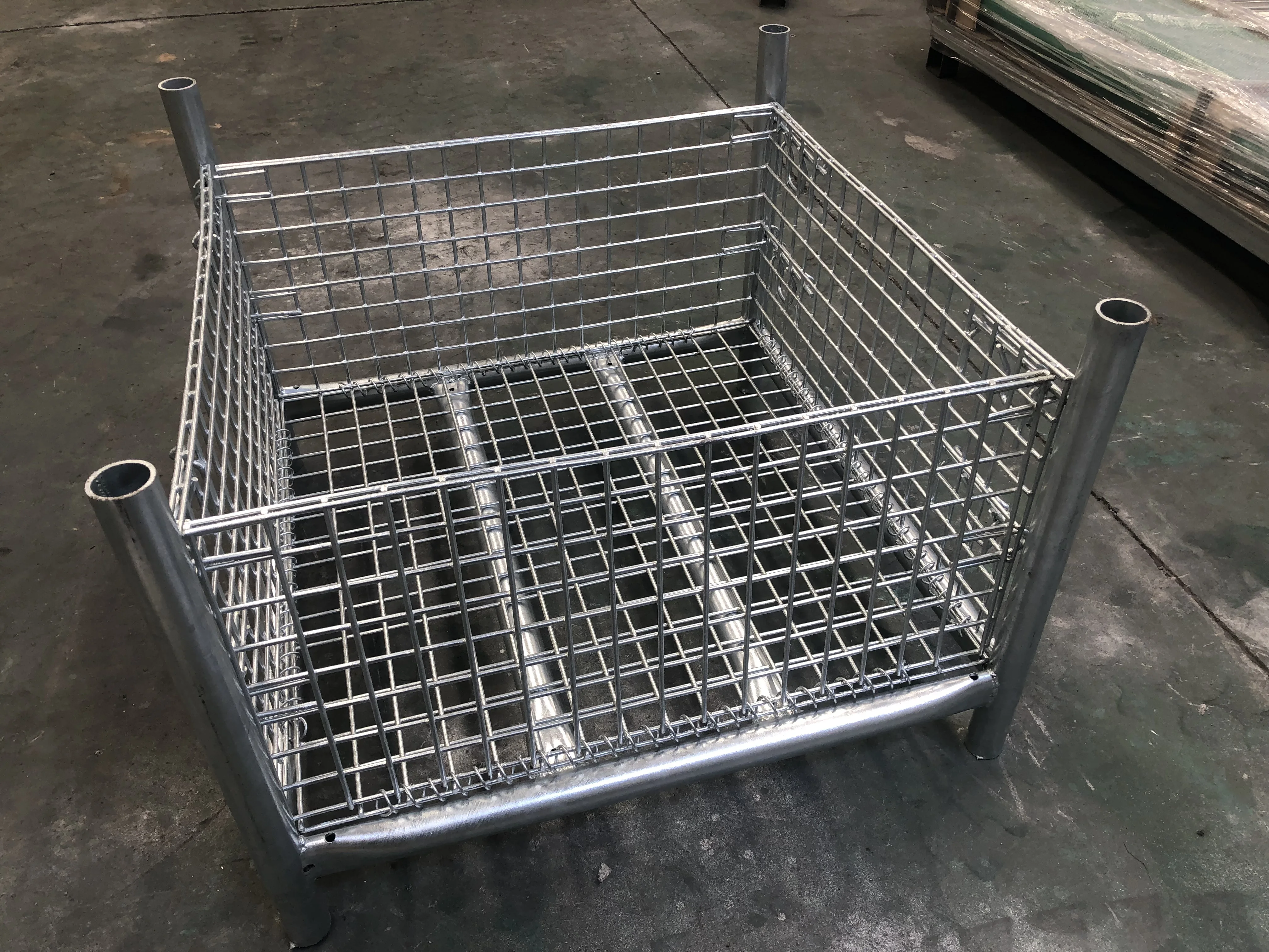 Customized Collapsible Stacking Cage Industrial Wire Baskets Forklift Cage Heavy Duty Cage Mesh Wire Container