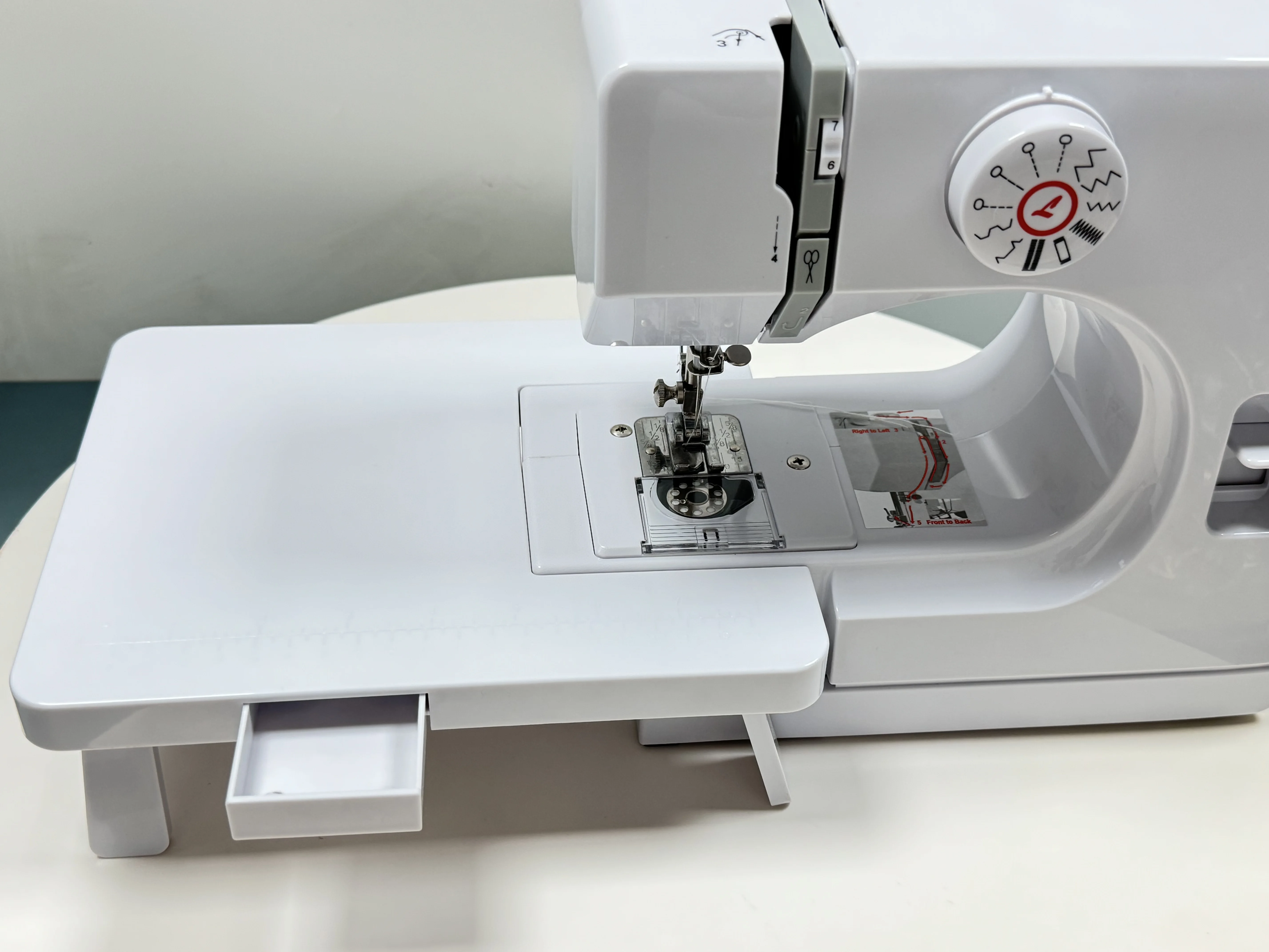 hot sales 12 Stitches Sewing Machine Portable Sewing Machine Domestic Sewing Machine UFR-725