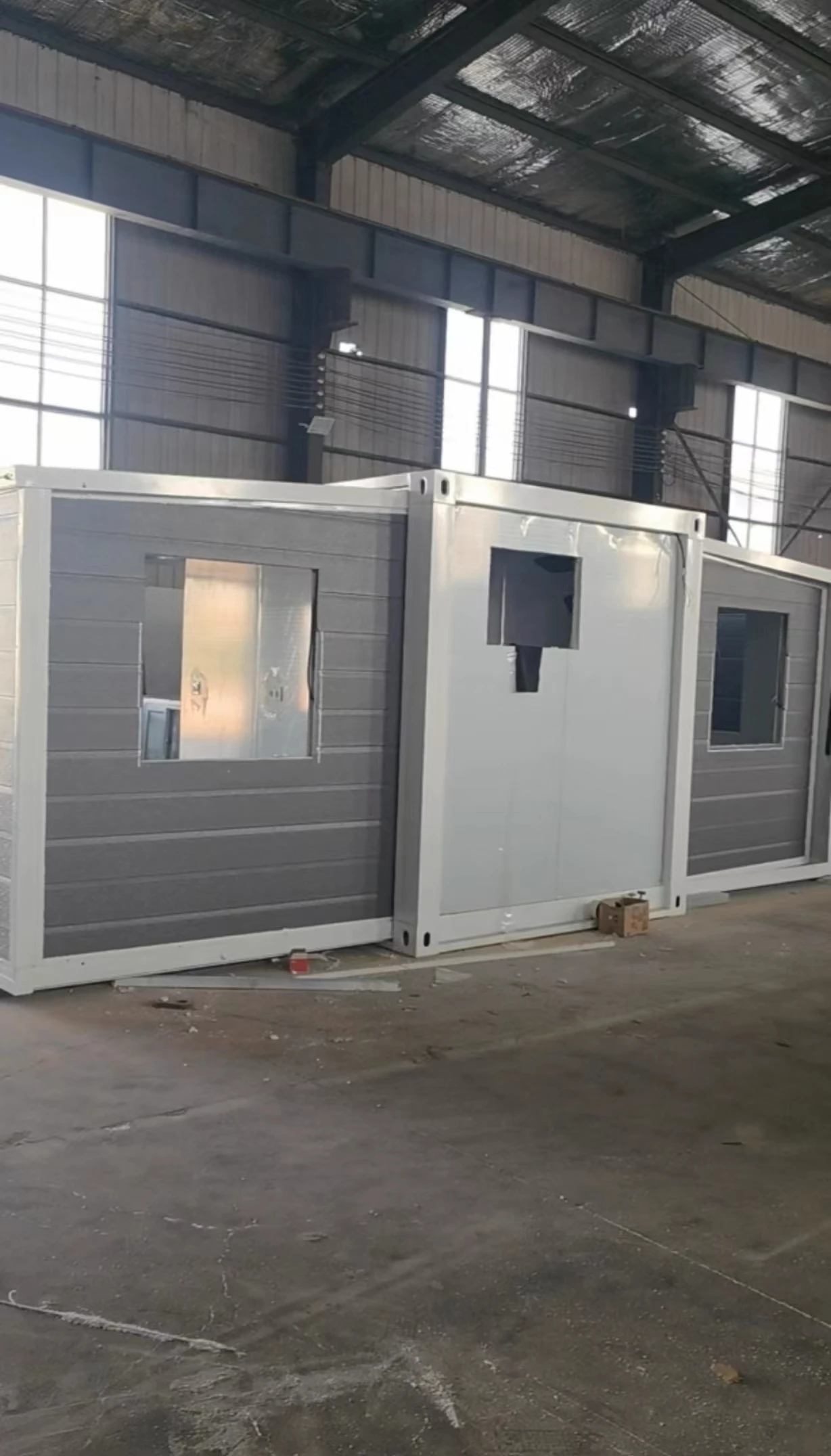 20ft 40ft Customized Luxury Movable Prefab Expandable Container Folding House
