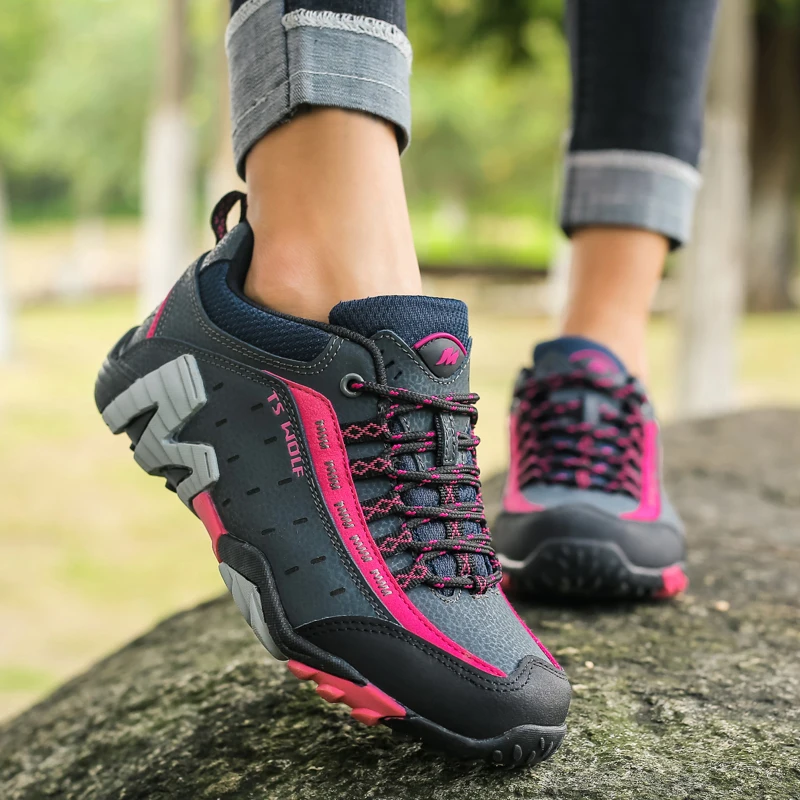 2021 hot sale high quality comfortable men outdoor shoes action waterproof trekking women hiking shoe Support for custom shoes