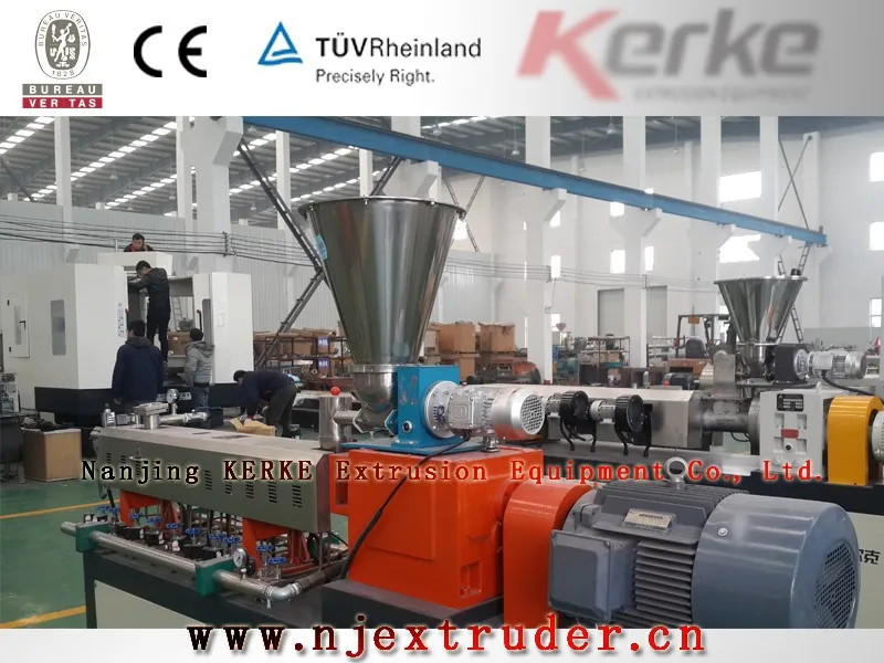 Цветной masterbatch PP/PE + CaCO3 двухвинтовой экструдер KTE36