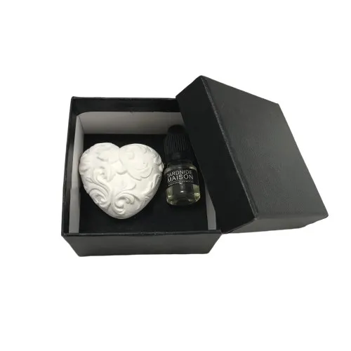 Пользовательские низкий MOQ аромат диффузор в форме сердца аромат керамика камень глины автомобиля vent освежитель воздуха