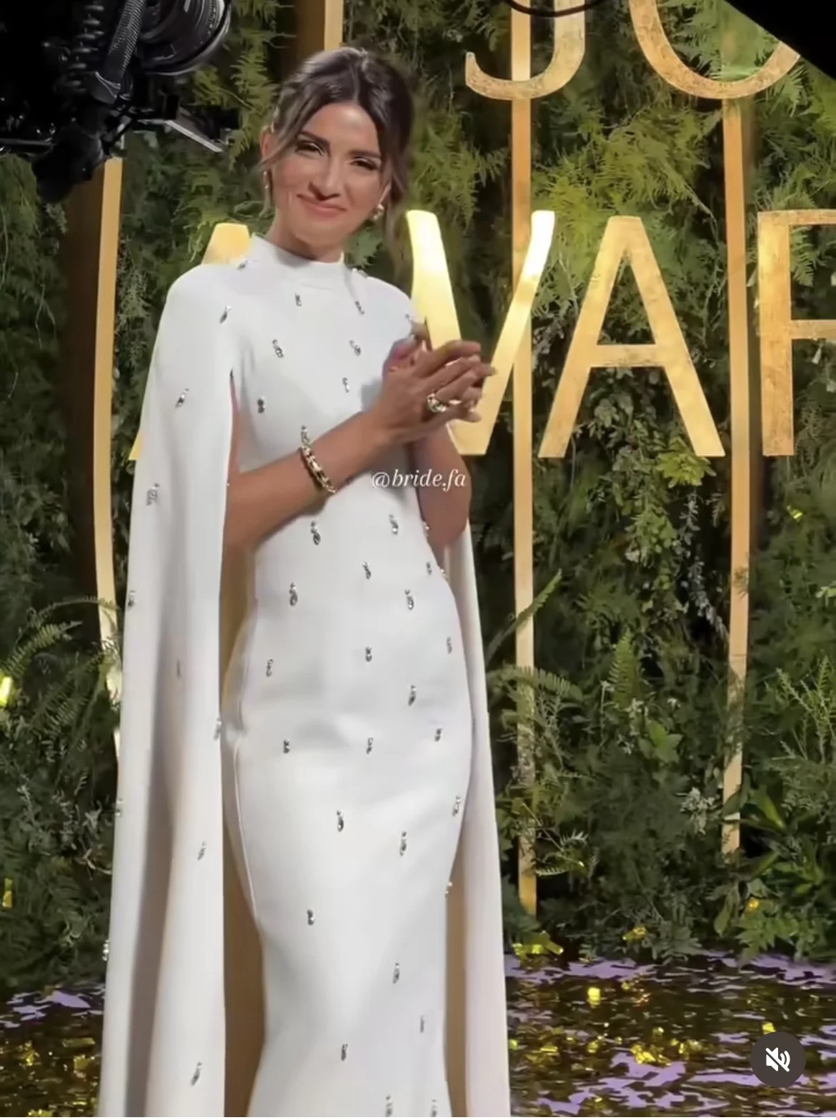 White Saudi Arabia Cape Sleeve Evening Dress Luxury Beaded Cape Dubai Women Wedding Guest Formal Party Dress