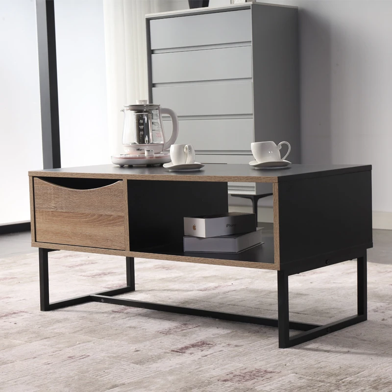  Маленький деревянный металлический кофейный столик с диваном для продажи в гостиной