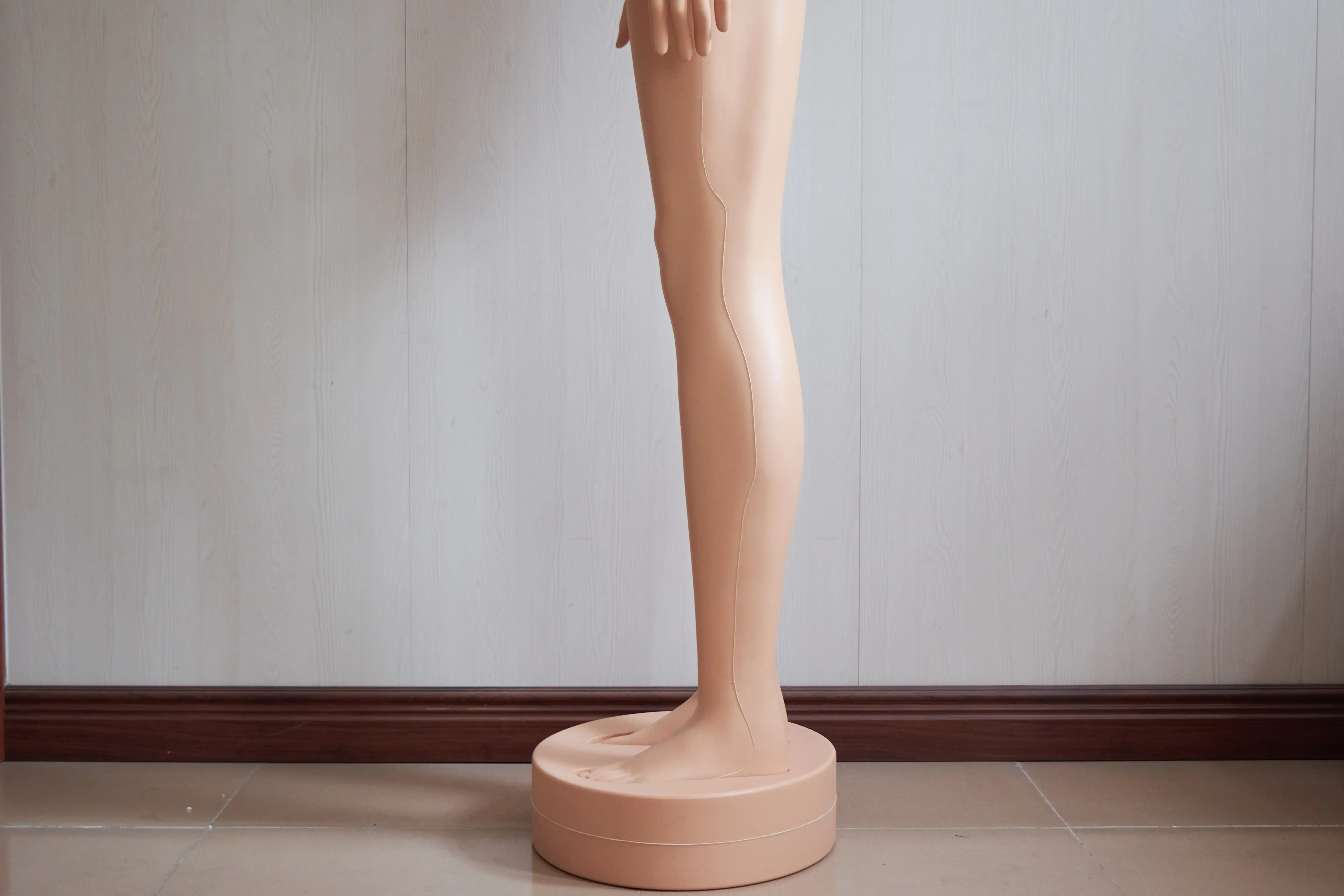 Hot sale plastic full body skin color female mannequin for clothes display mannequin