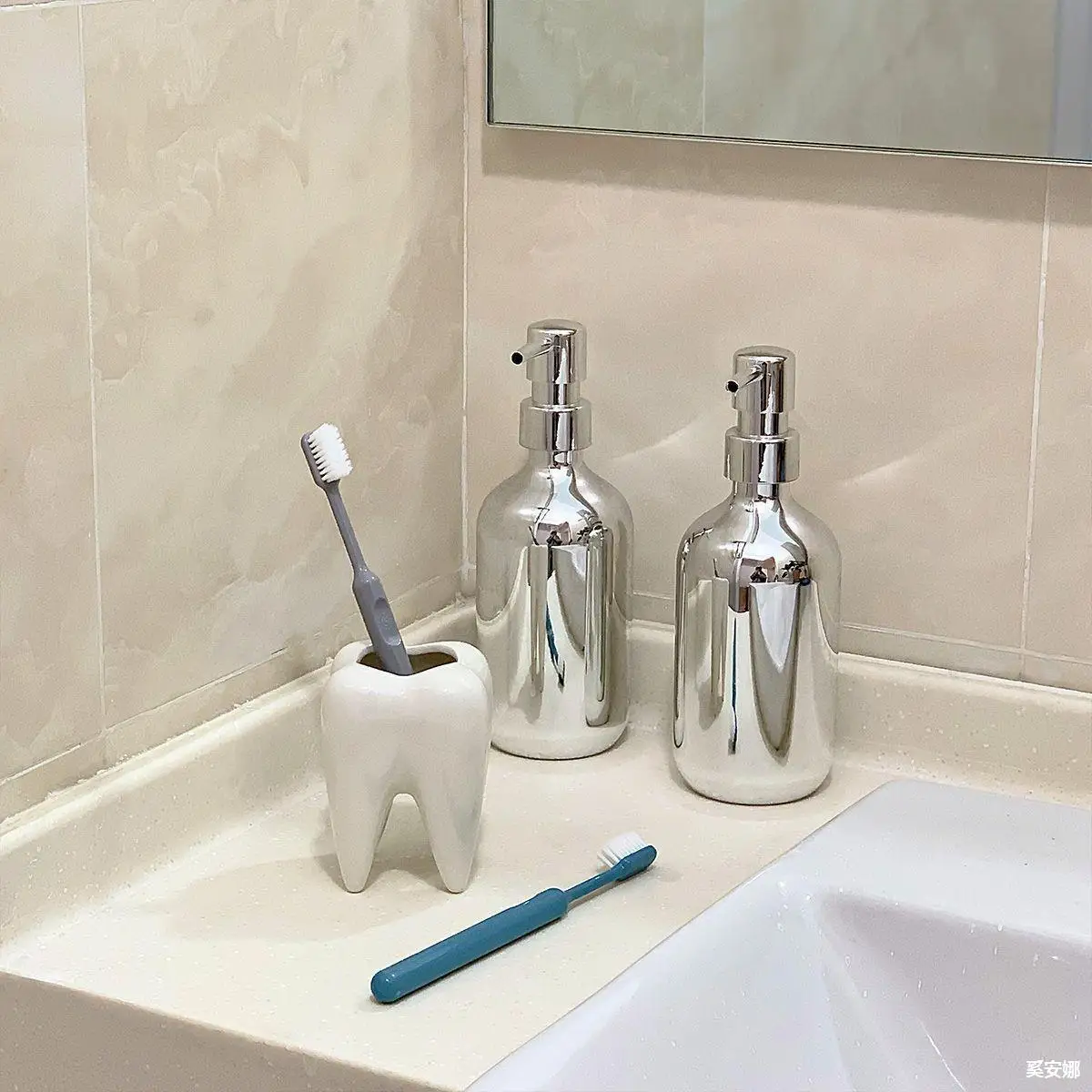 Ceramic Toothbrush & Pen Holder tooth shaped pencil holder Modern Rustic Desktop Vase Function Matt Glaze Tooth Shape for desk