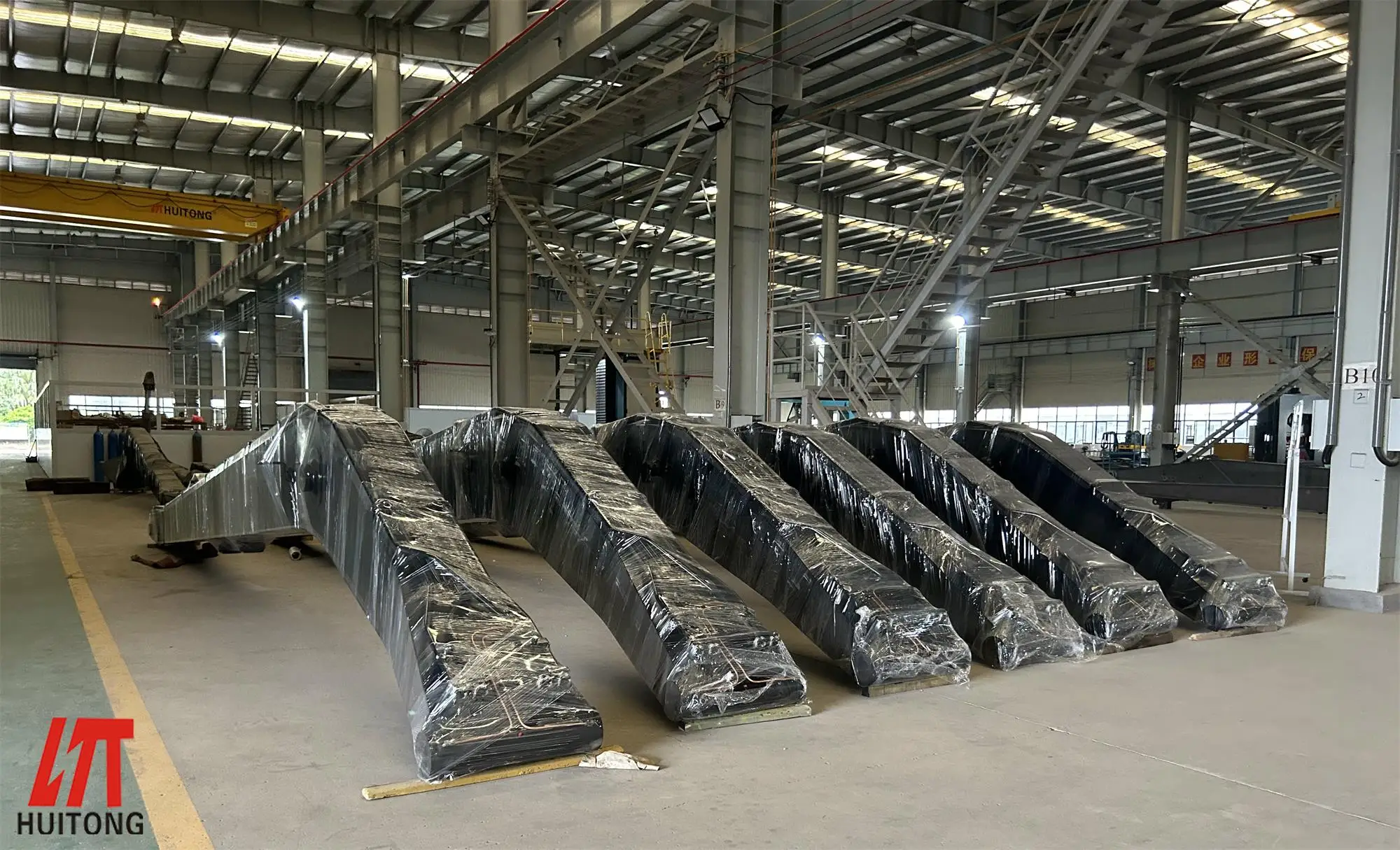 HUITONG Machinery DX225 длинноходная стрела и рычаг длиной 18 м со стандартным ковшом для 20-25тонных экскаваторов.