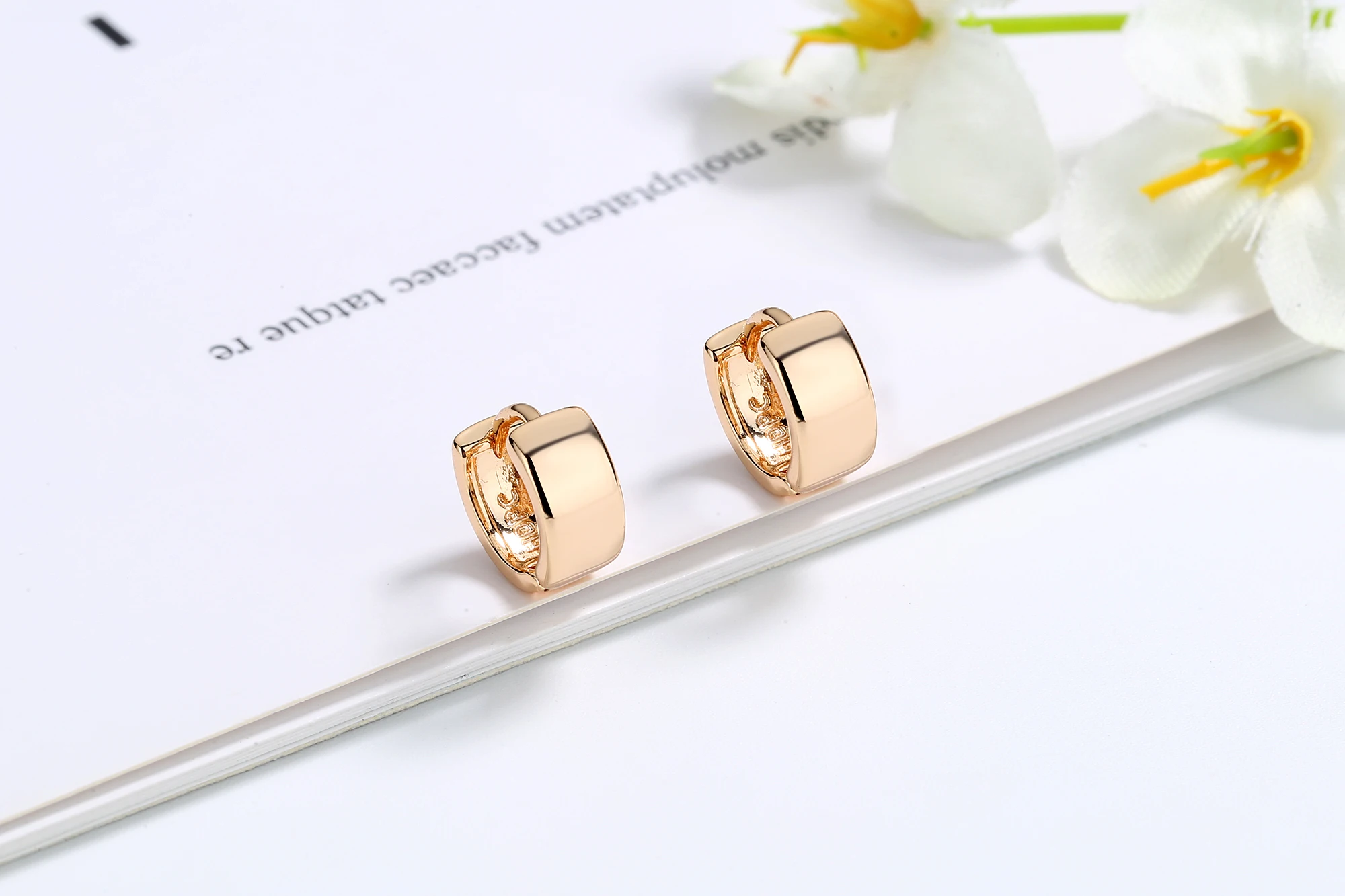 2023 Fashion Classics gold plated earrings 18k Cz Spiral Earring Huggies Earrings Women Micro Pave Ladies Wholesale Jewelry