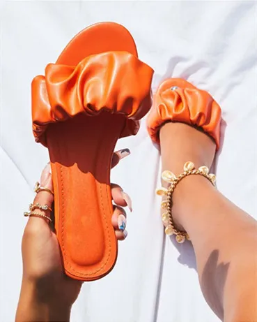 Drop Ship Hot Women Slippers Sandals 2021 New Europe Non-slip Flat Slippers Ladies Cloud Soft Leather Slant Dumpling Women Shoes