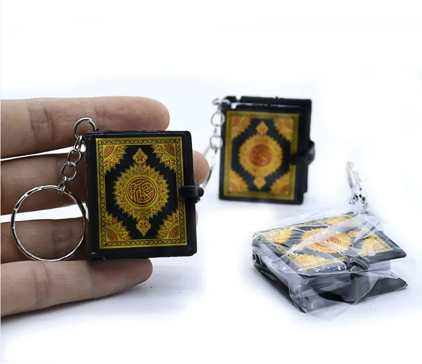 Wholesale Creative Mini Muslim Holy Quran Book Keychain Fashionable Religious Craft Keyring Creative Quran Book Keychain