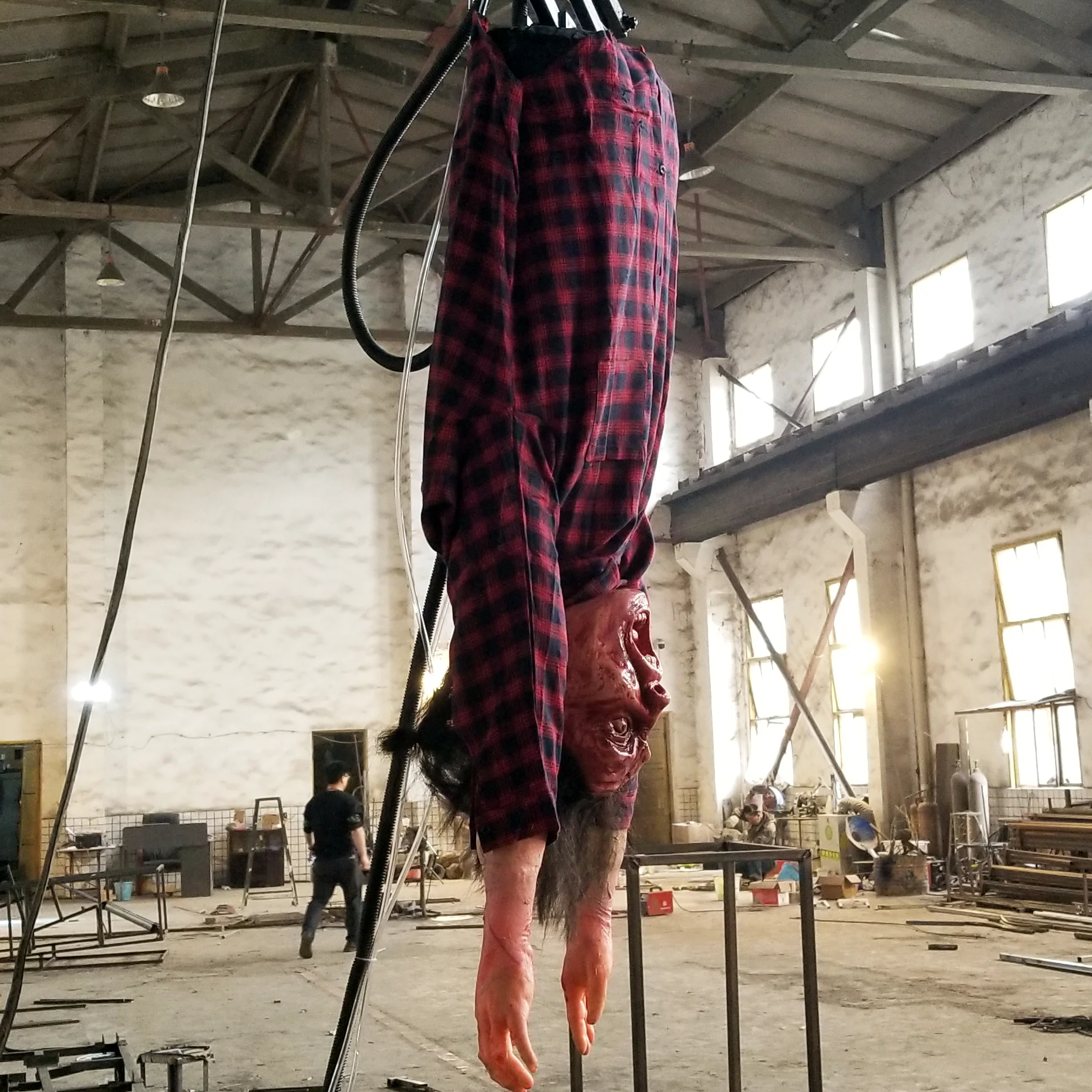 Hanging Upside Down Factory Direct Customizable Silicone Roaring Ghost Model for Haunted Houses DINOSKY