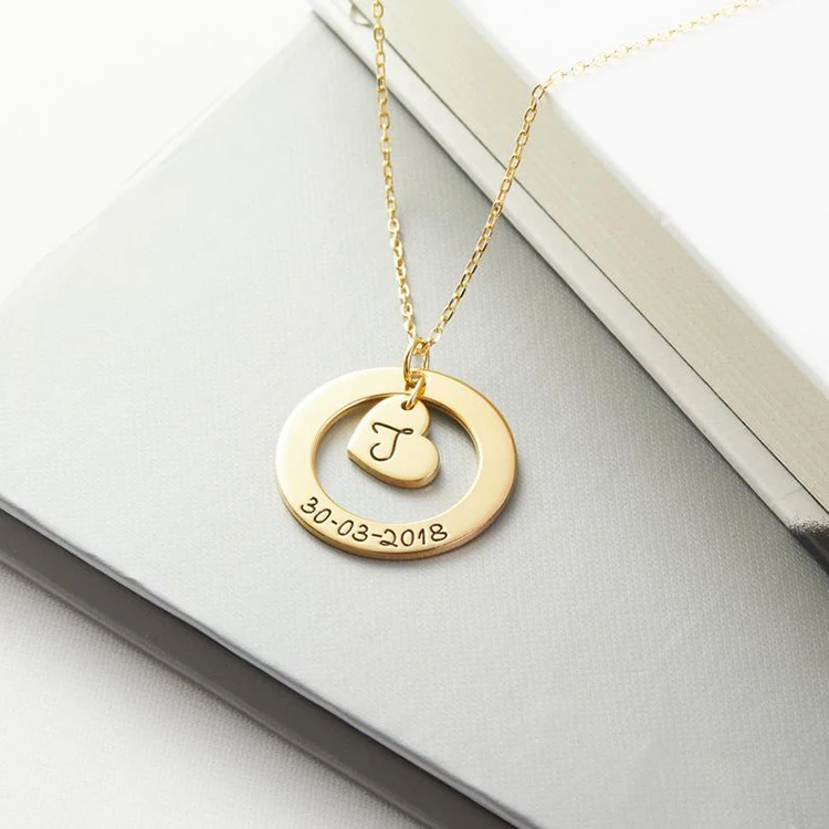 Золотые украшения 18 карат из нержавеющей стали круг с сердцем внутри кулон ожерелья гравировкой Начальная буква фраза Дата ожерелье на заказ