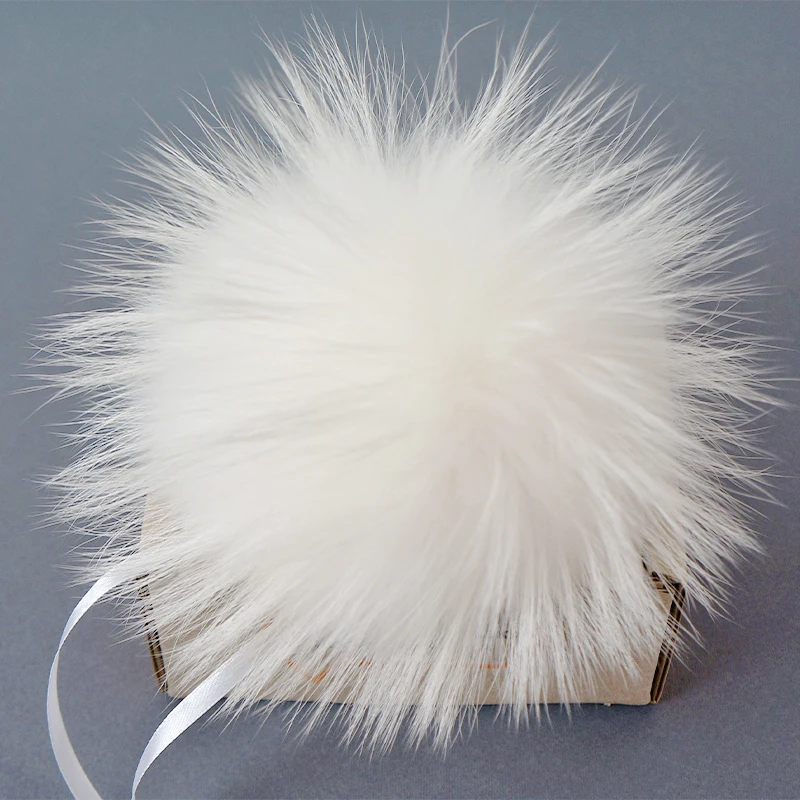 Manufacturers wholesale 8cm-15cm raccoon fur balls clothing hat bag accessories real fur pompoms pendant raccoon fur ball