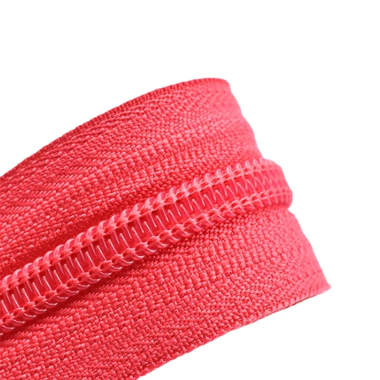 Высококачественная длинная нейлоновая цепочка 5 # на молнии для одежды с цветным логотипом на заказ