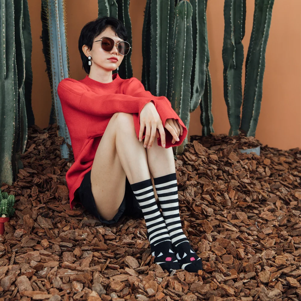 Wholesale 2021 Hot Sale High Quality Funky Jacquard Women Cute Printed Crew Socks