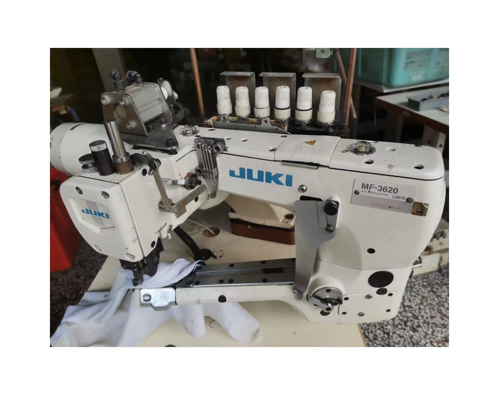 Best Price Used Japan Jukis 3620 4-Needle  Feed-Off-The-Arm Flatseamers Top and Bottom Coverstitch Sewing Machine