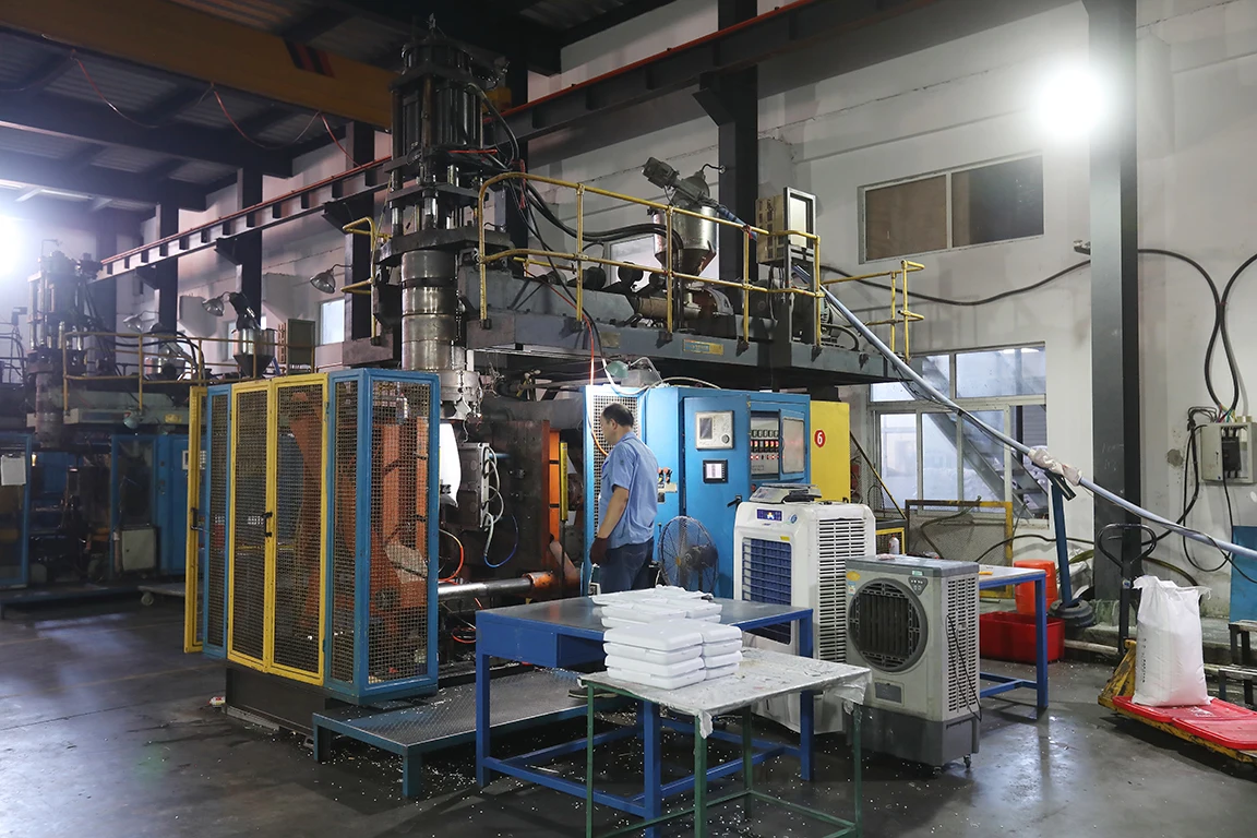 High-quality Portable large capacity travel picnic food incubator preservation refrigerator ice bucket handle freezer box