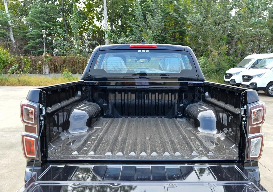 Brand New 4x4 Isuzu 4WD Petrol Car Automatic Gear Turbo Engine Left Steering Chinese Diesel engine Multi-Function Pickup Truck
