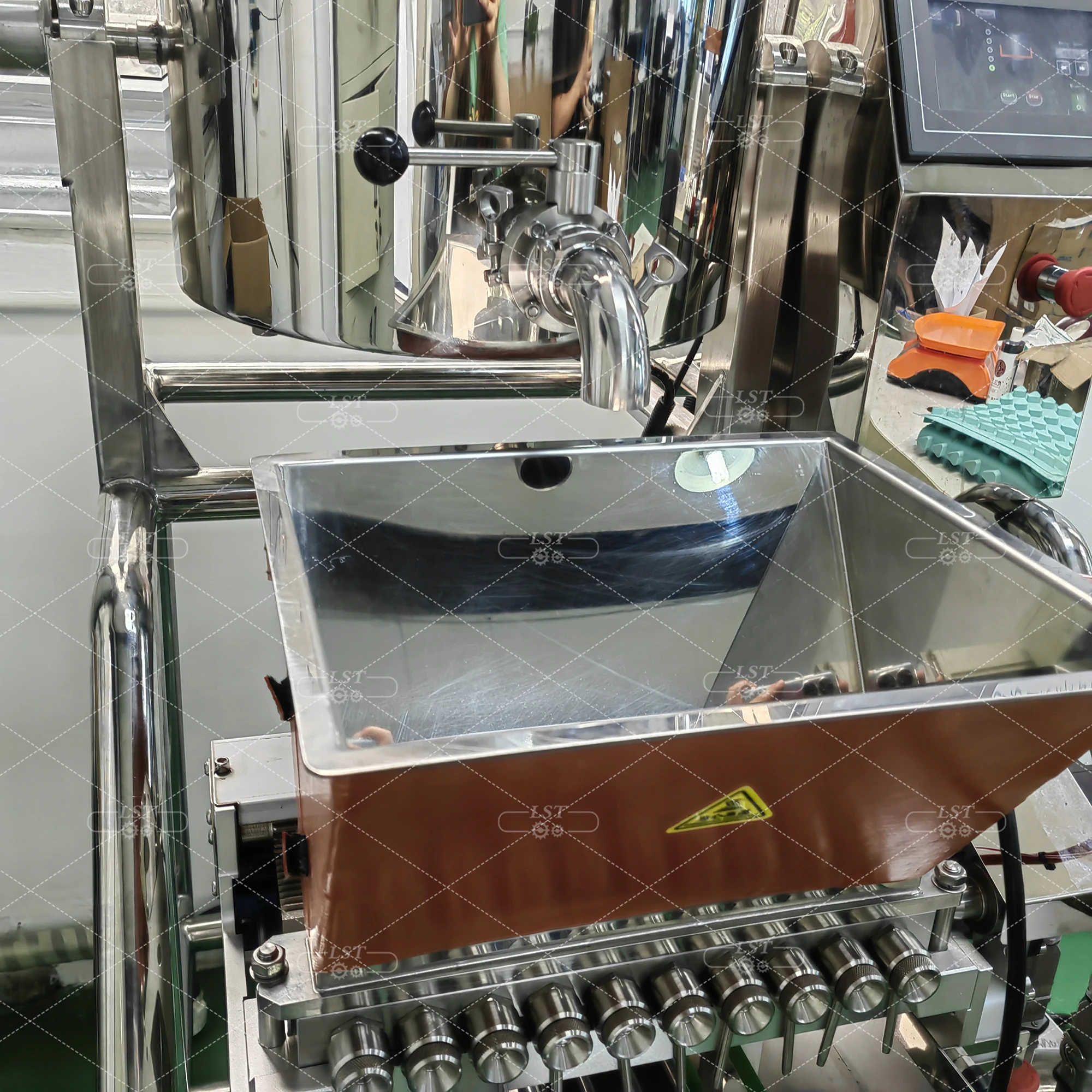 LST pectin gelatin gummy bear depositor with 20L gummy syrup booking machine