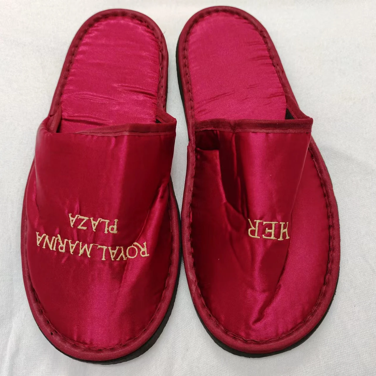 Custom LOGO red wedding bridesmaid slippers wedding essential bridal slippers satin robe matching sandals