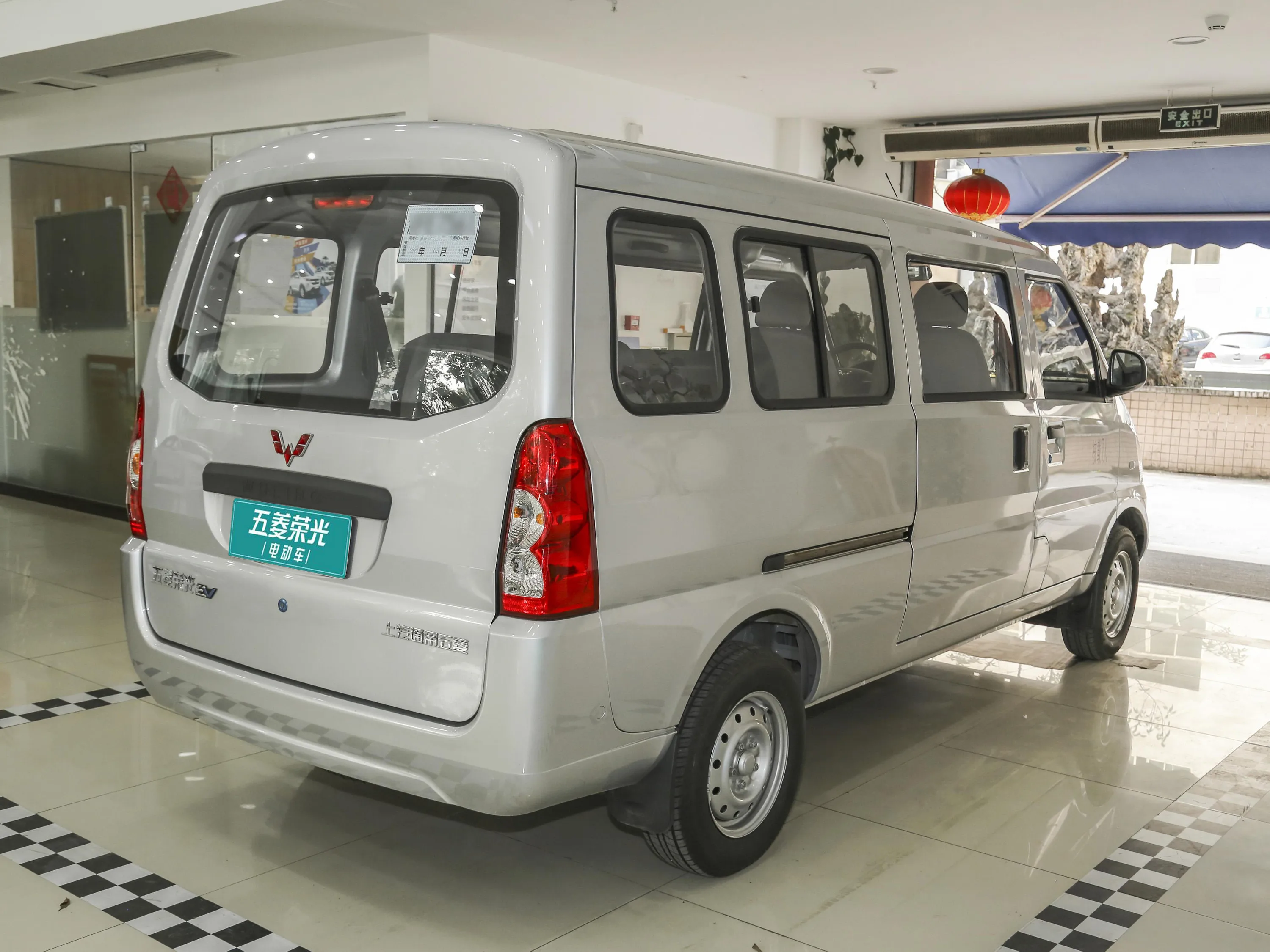 China new energy vehicle SGMV wuling rongguang ev bus 5 doors 7 seats minivan electric car minibus for hot sale
