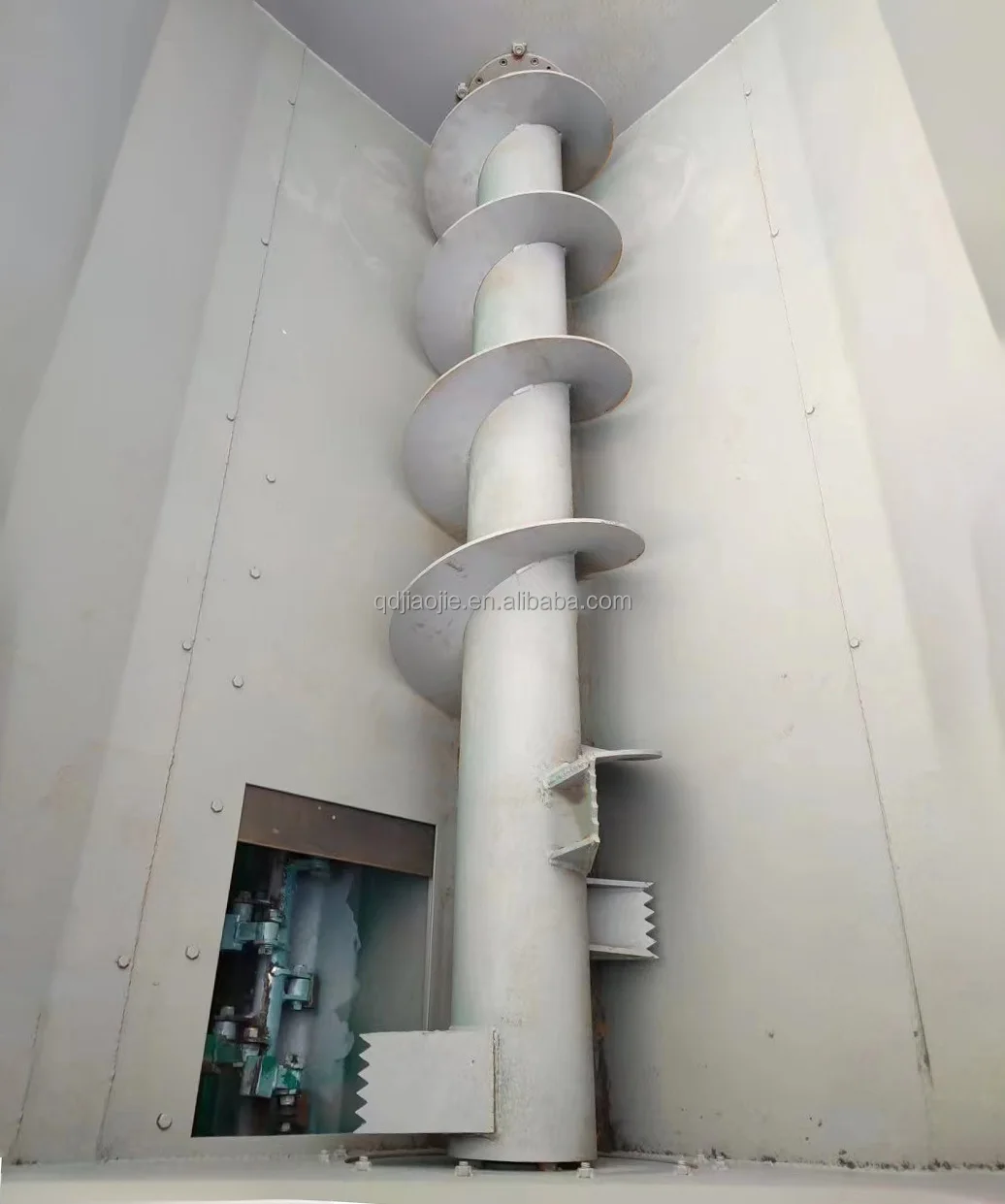 High grade cow farm equipment bedding machine self propelled lime sawdust shaving sand cow manure spreader