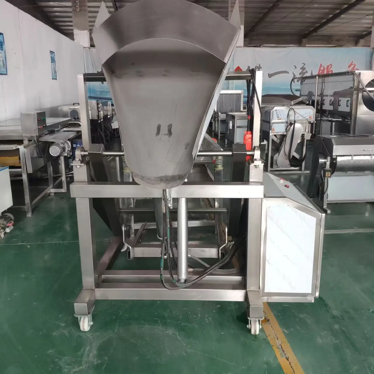 Customized Industrial Mobile Hydraulic Lifter / 200L Meat Cart Lifter Elevator for Vacuum Tumbler