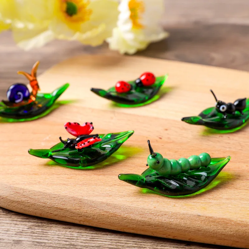 Charm Red Insect Graphics Green Leaf Decoration Ladybug Ant Butterfly Snail Caterpillar Sculpture Mini Glass