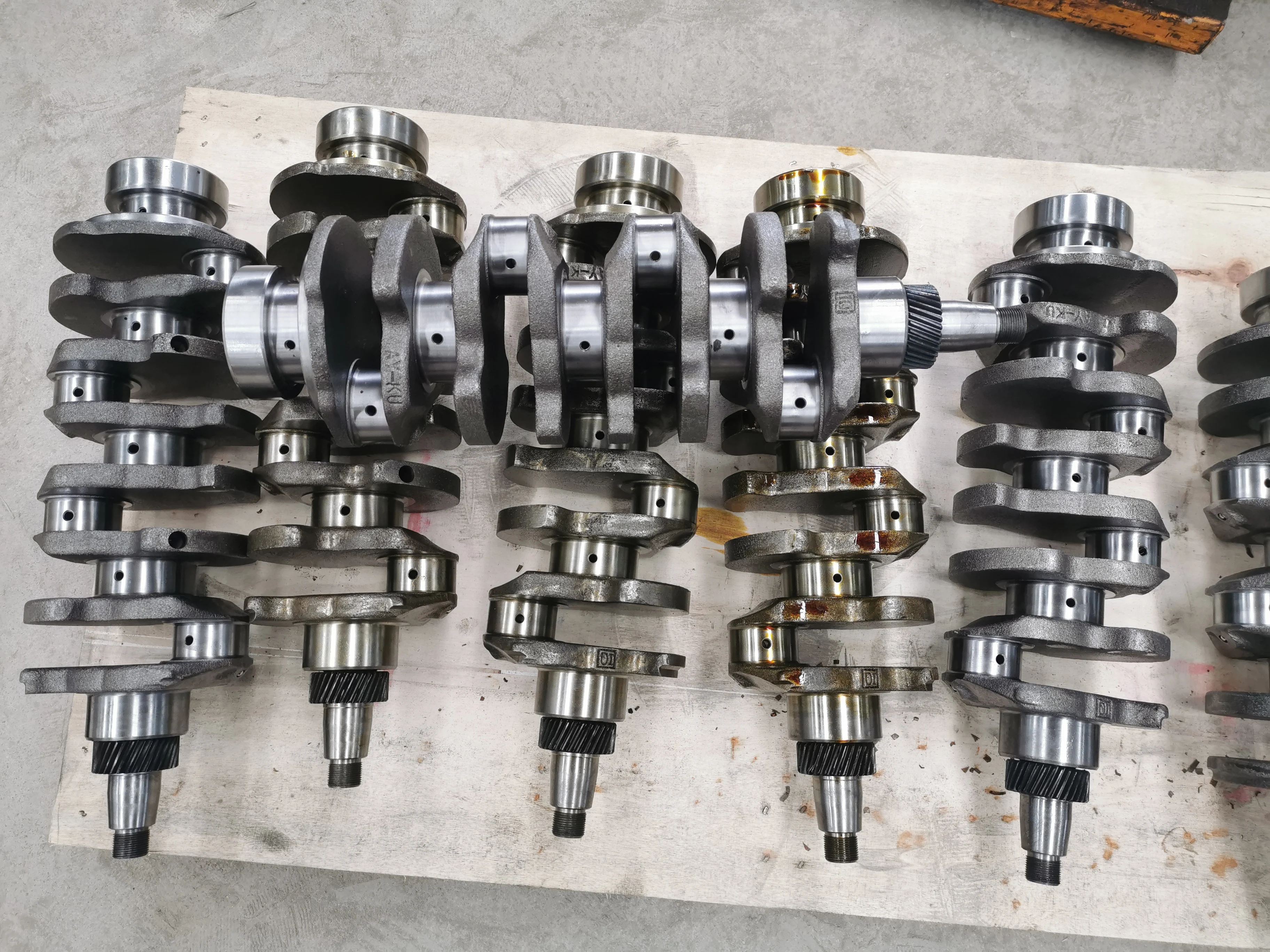 PERKINS crankshaft of MF240/UTB445/3.152/4.203/4.204/4.236/4.238/4.248