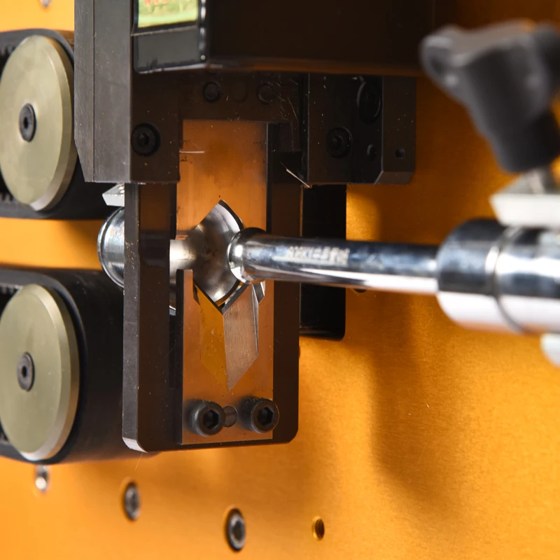 HC-608E3 полностью автоматическая электрическая обшитая куртка внутренняя машина для зачистки провода