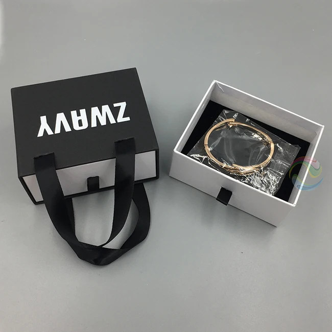 Экологичная белая картонная коробка для упаковки ювелирных изделий с логотипом