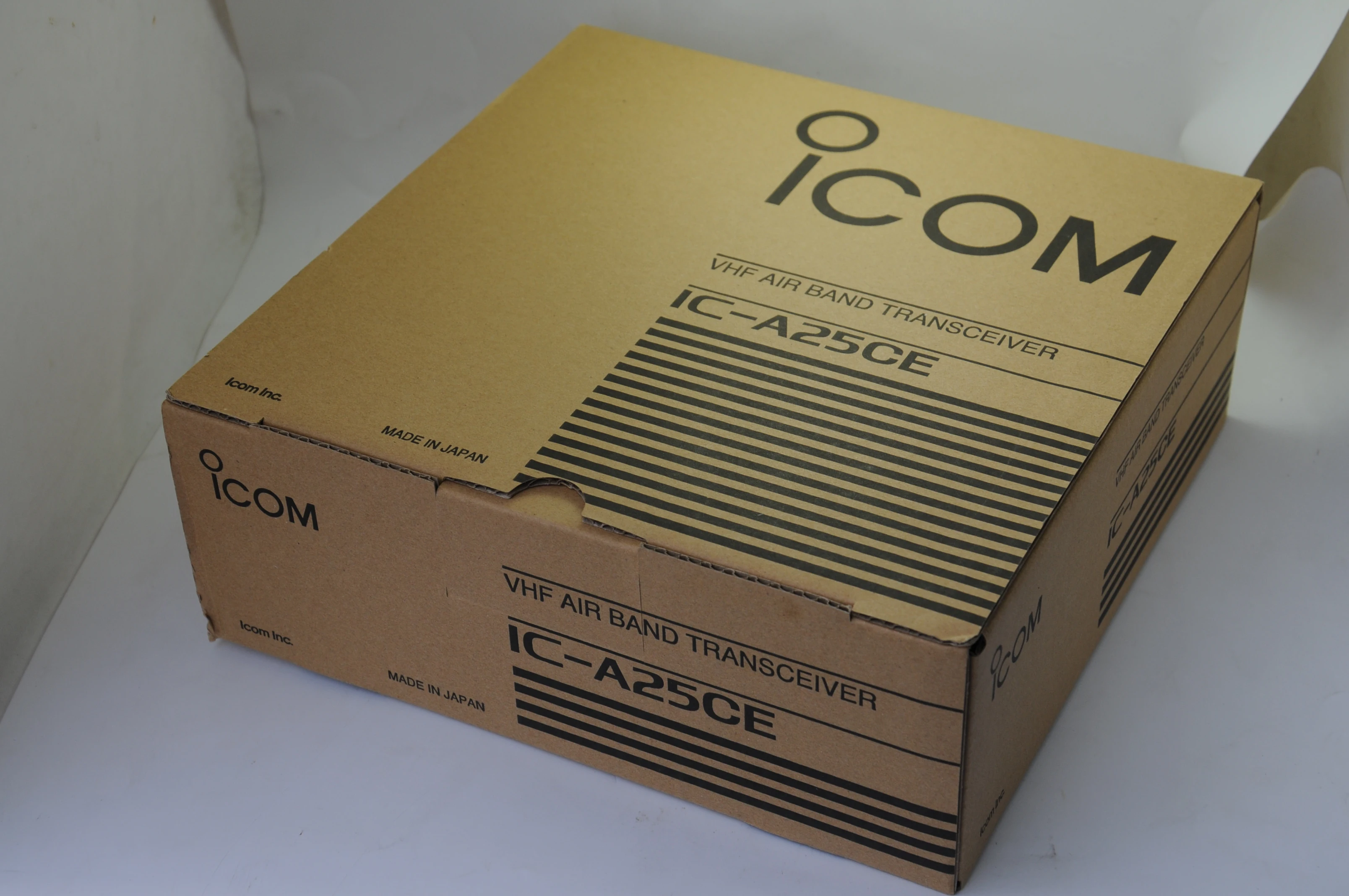 IC A25CE  A25C  VHF AIR BAND TRANSCEIVERS walkie talkie  radio