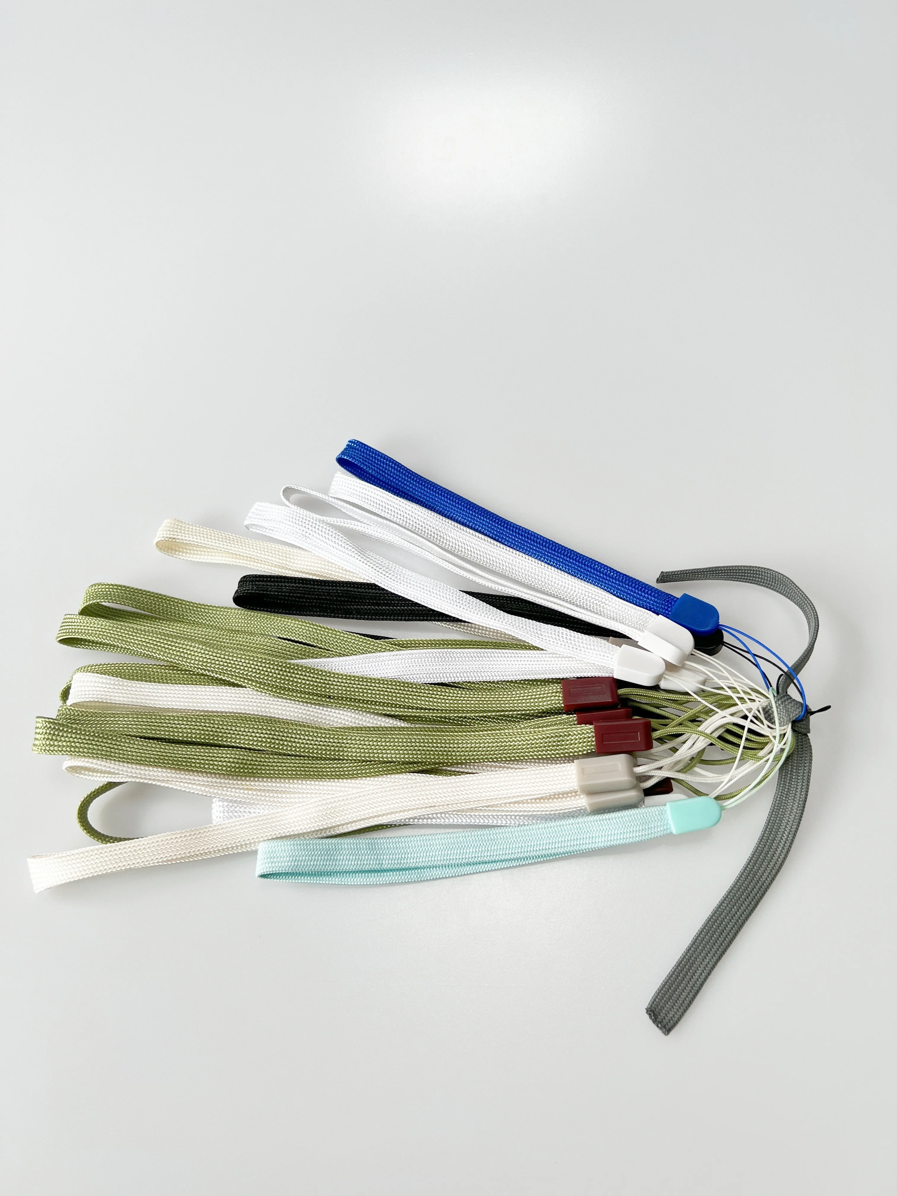 Wholesale Custom tubular wrist short wrist Nylon tube lanyards for Mobile Phone water bottle camera controls toy keys lightstick