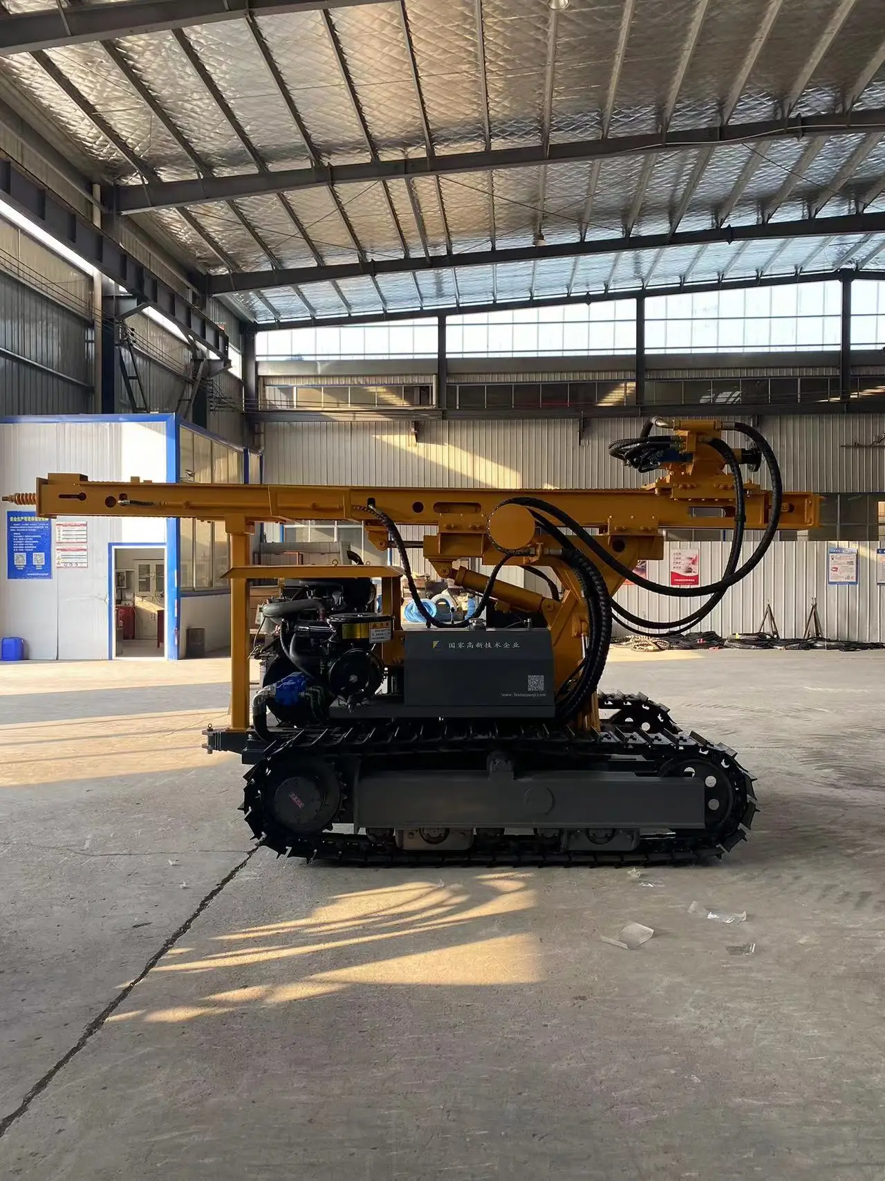 FEIDA FD150 solar pile driver machine crawler guardrail pile driver DTH drilling rig