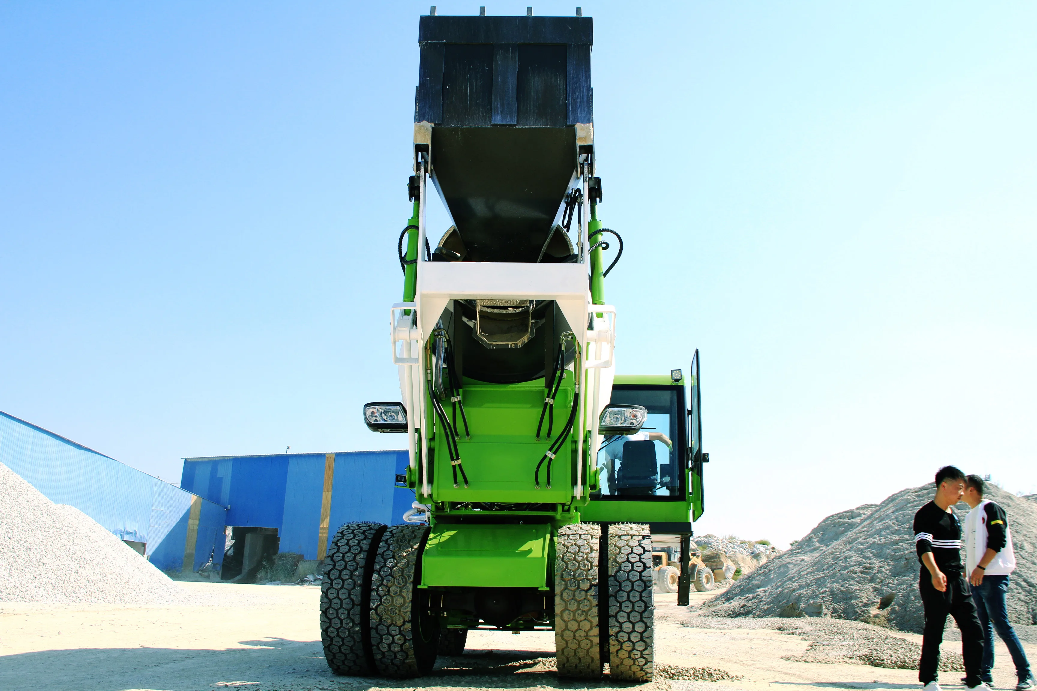 Best Manufacturer self loading concrete mixer machine 1.5m3 2.6m3 3m3 4m3 5m3 cement mixer concrete mixer