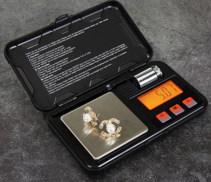 Hot Selling High Accuracy Pocket Scale Digital 50g/ 0.001g Weight Scales With Calibration Weights Tweezers