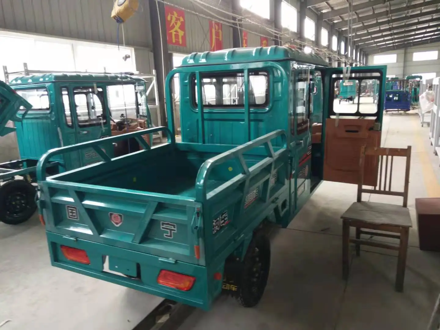 Have two seats in full Closed Head 1200 Watt Electric Cargo Tricycle