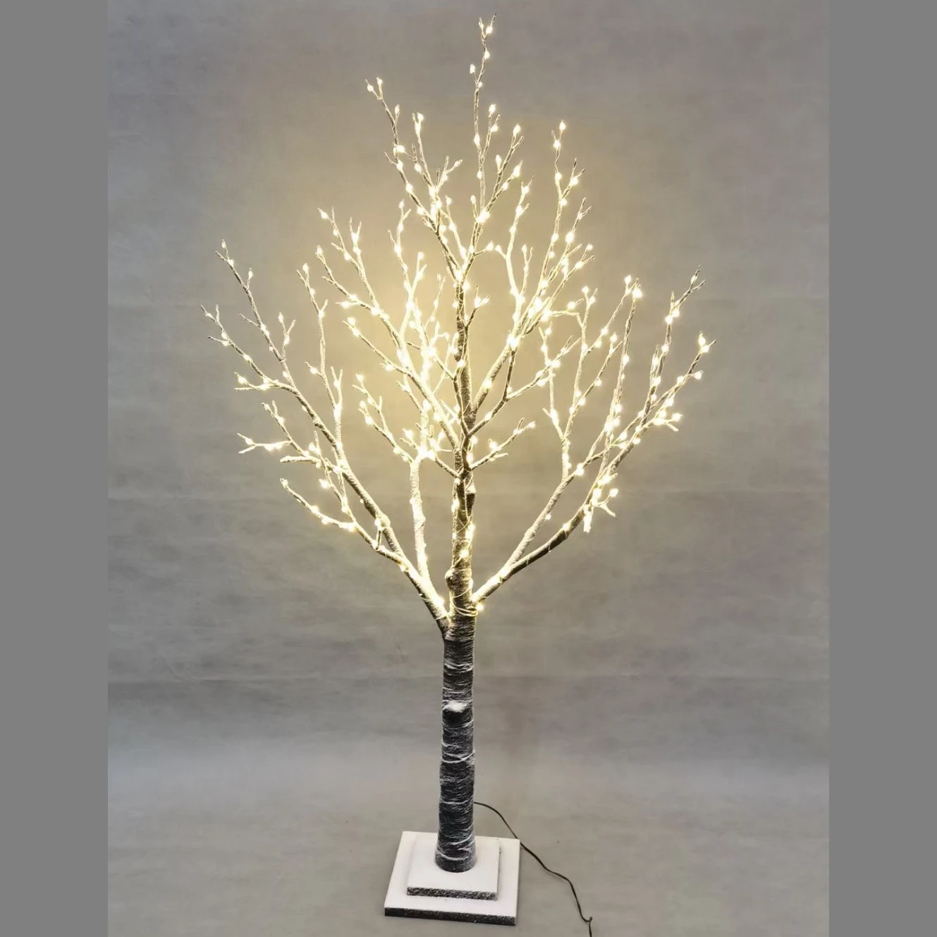 Белая береза новогодняя елка теплая белая светодиодная освещенная ветка дерево искусственное со светом